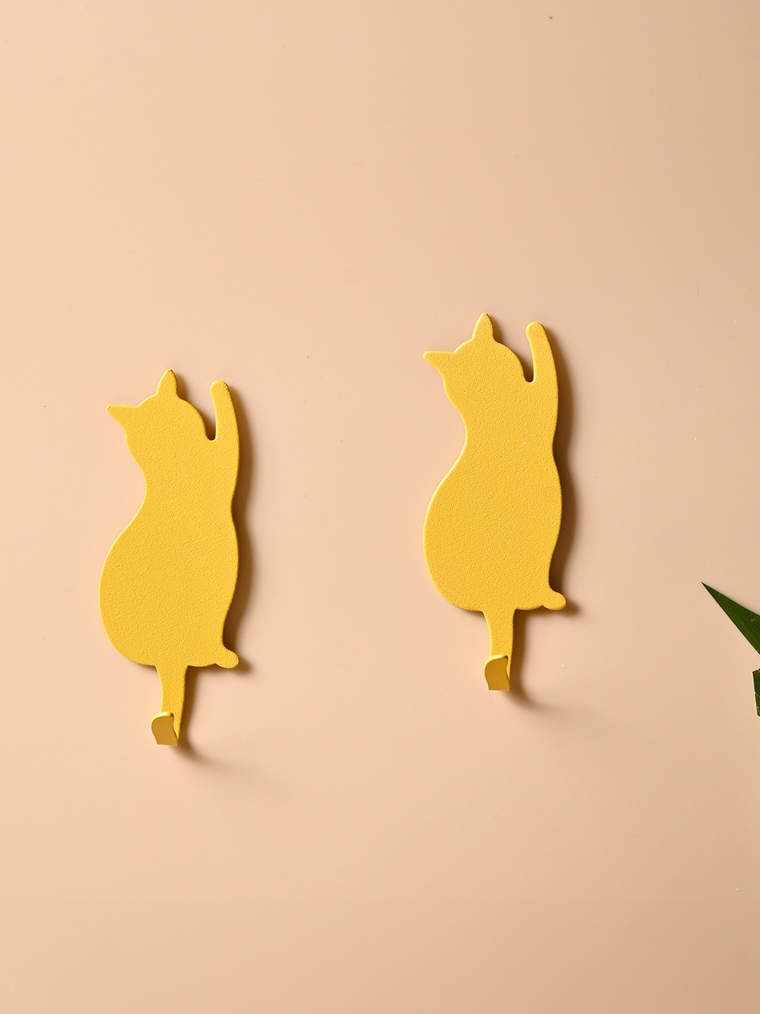 MARKET99 2 Pieces Metal Cat Shaped Sticky Hooks, Yellow