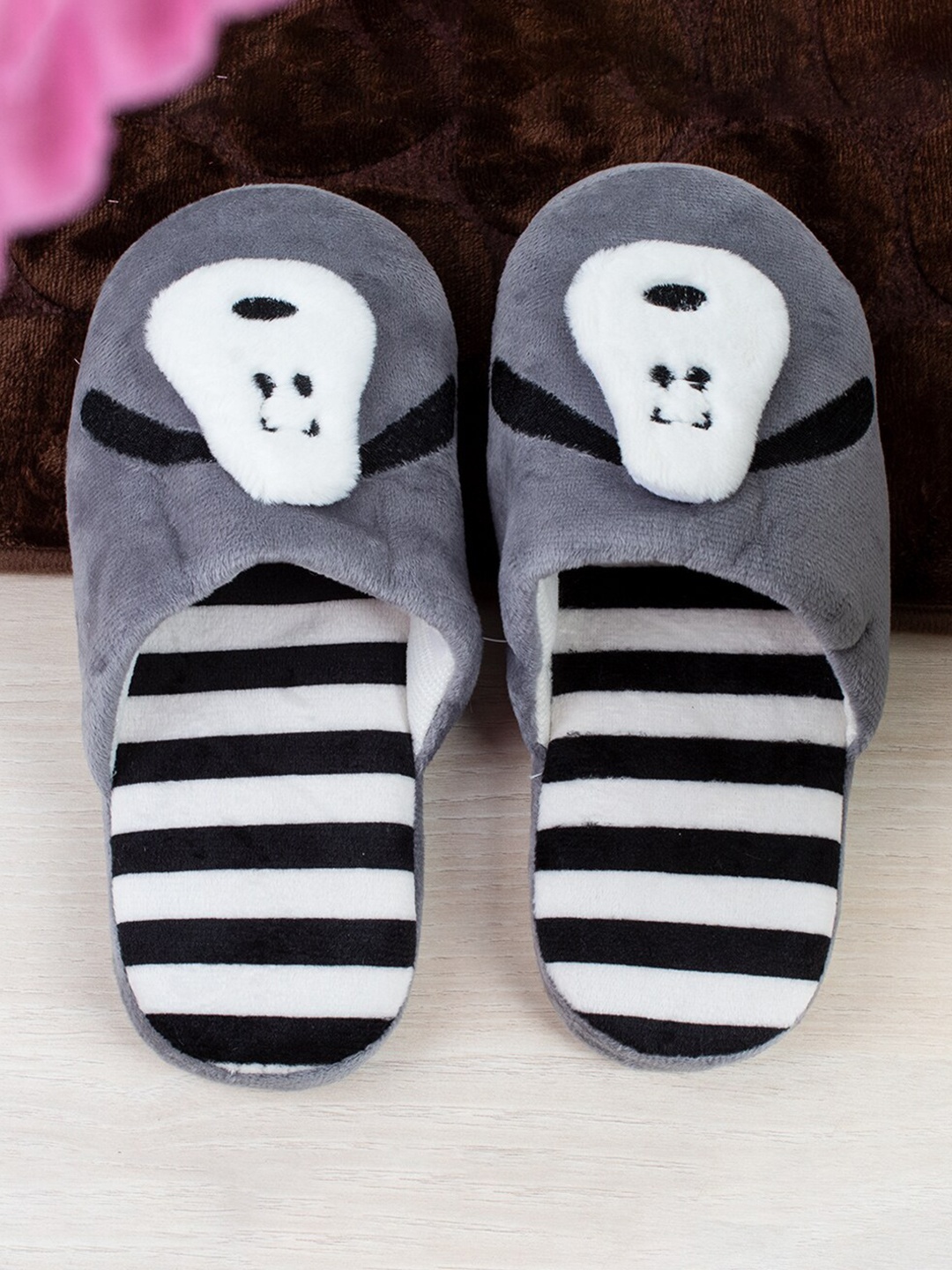 

MARKET99 Open Toe Striped Room Slippers, Grey