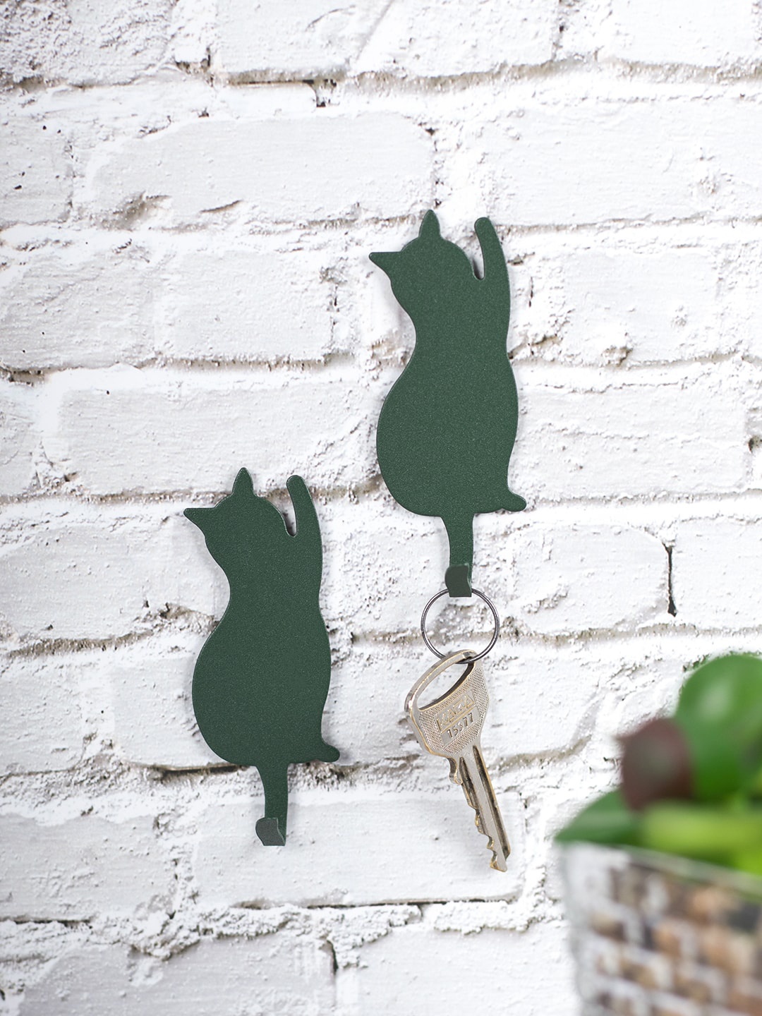 

MARKET99 Green 2 Pieces Metal Sticky Hooks