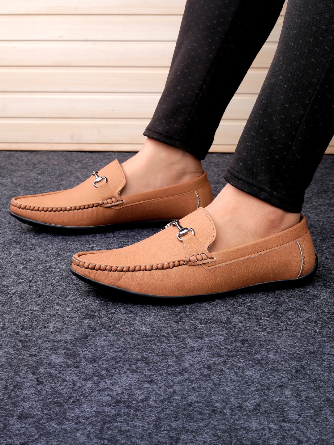 

Bxxy Men Slip On Textured Loafers, Brown