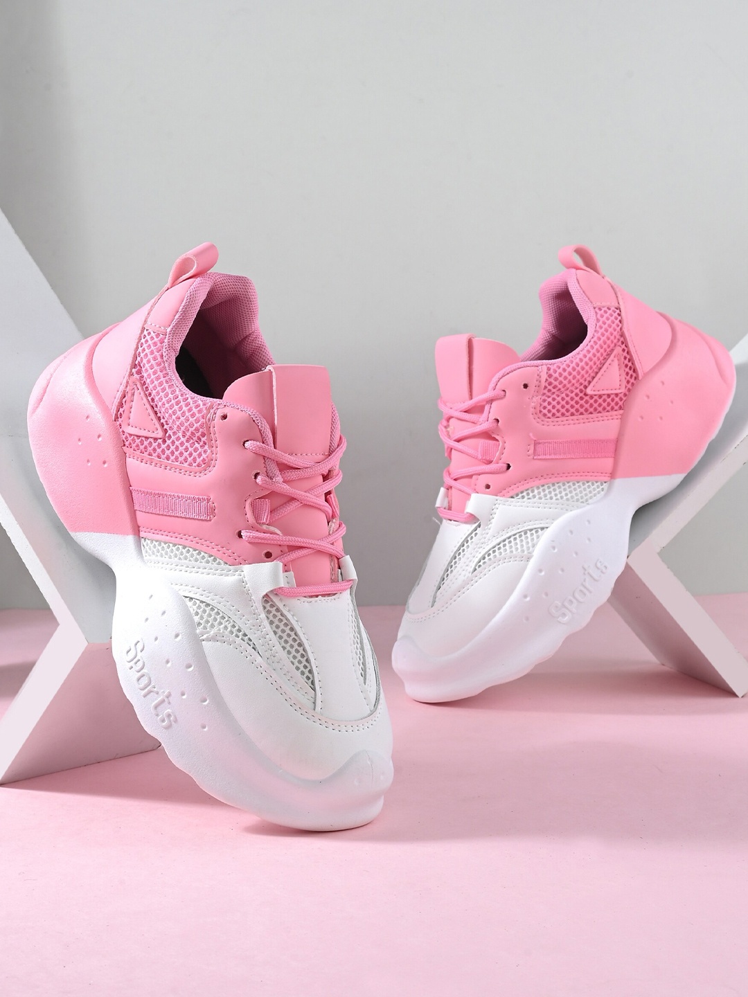 

Roadster Women Colourblocked Walking Sports Shoes, White