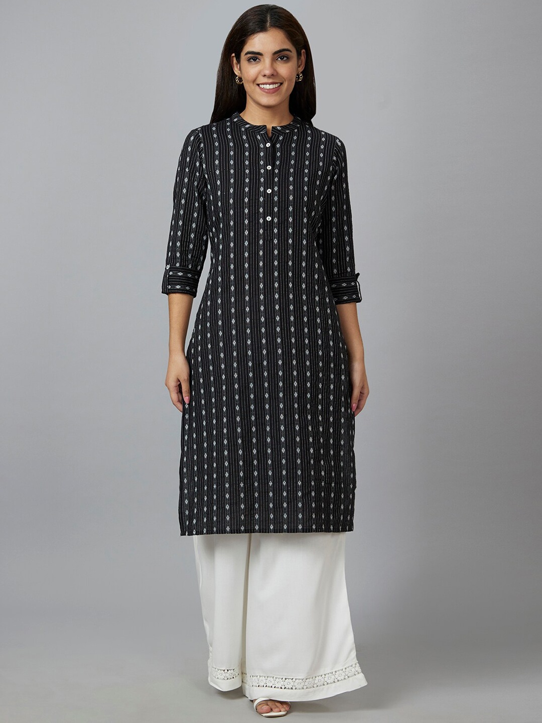 

Globus Black & White Geometric Woven Design Mandarin Collar Pure Cotton Kurta