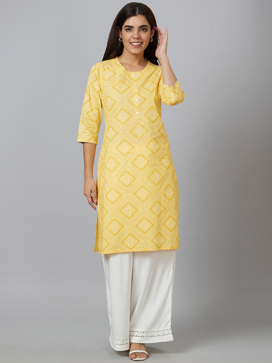 

Globus Yellow & White Geometric Printed Round Neck Pure Cotton Straight Kurta