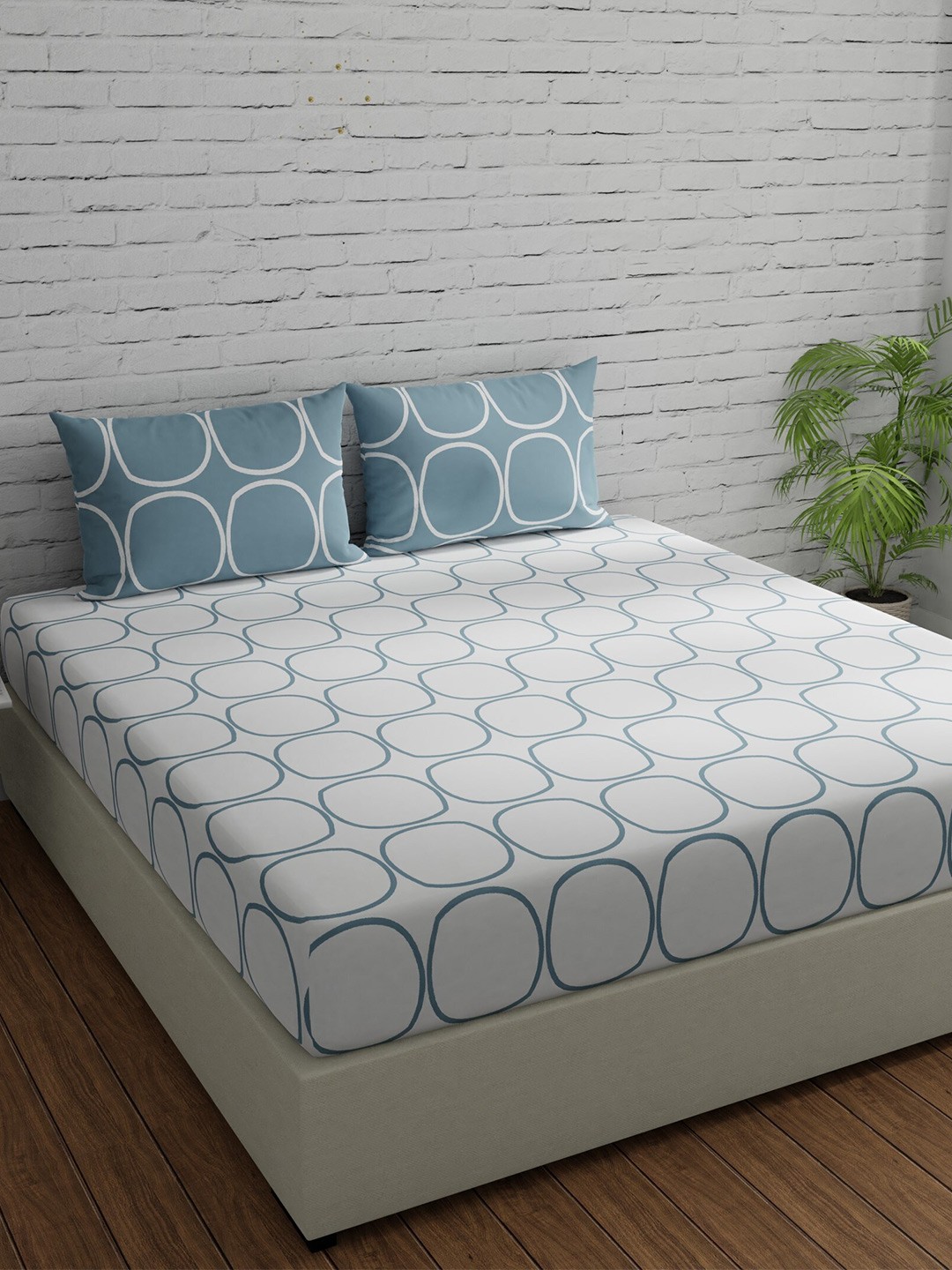 

Huesland White & Blue Geometric 144 TC Cotton Queen Bedsheet & 2 Pillow Covers