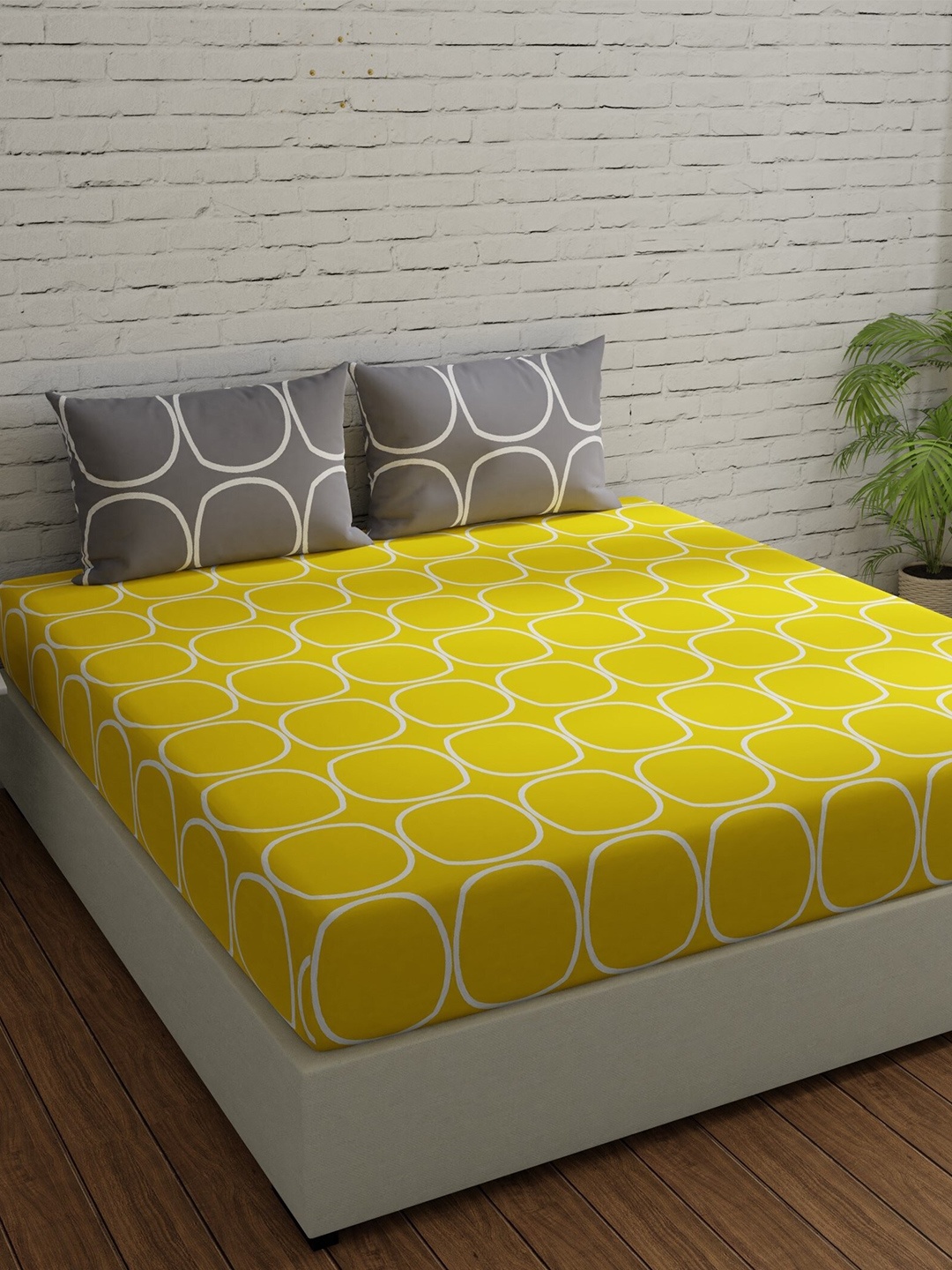 

Huesland Comfort Yellow & Grey Printed 144 TC Cotton King Bedsheet & 2 Pillow Covers