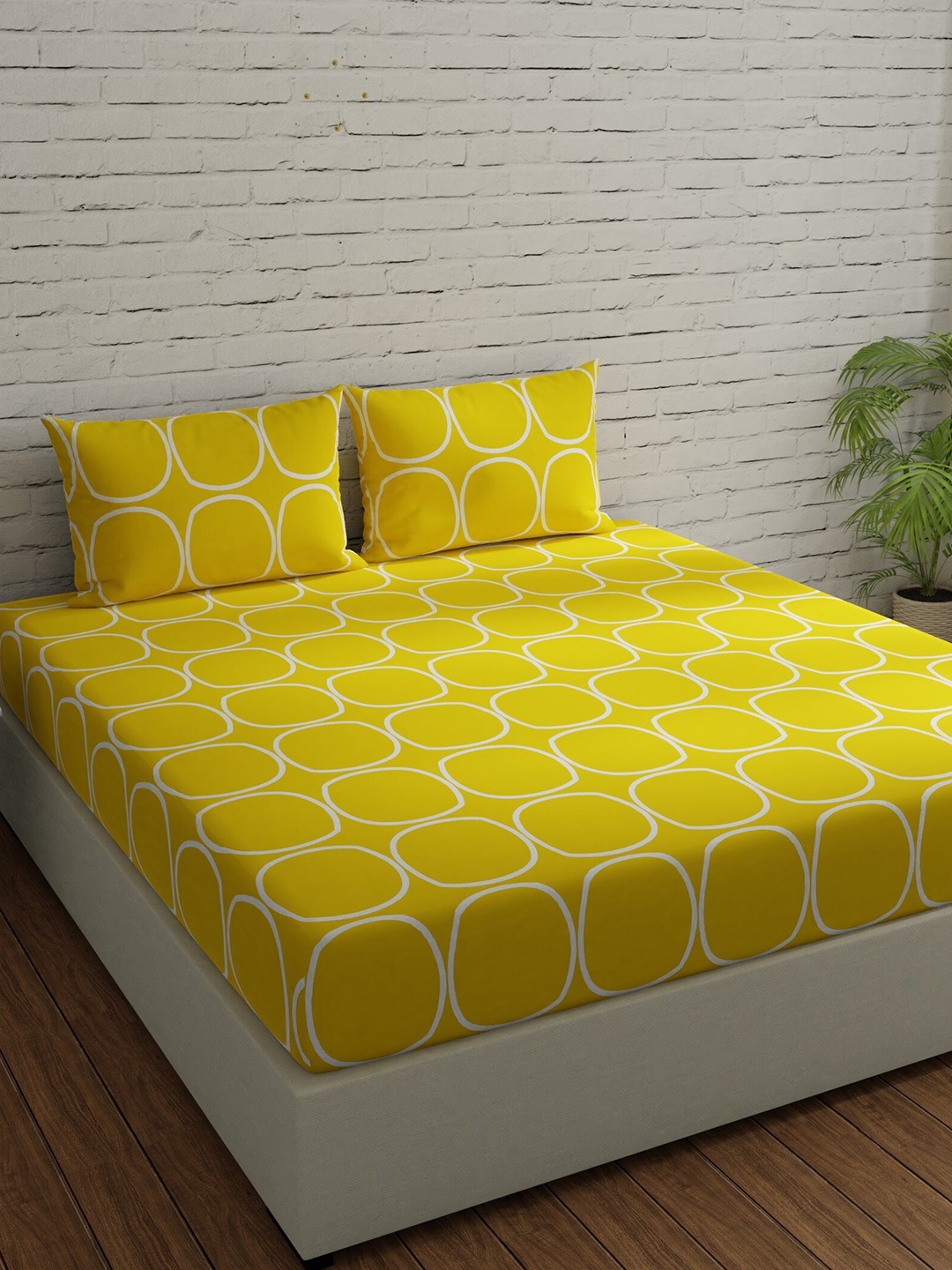 

Huesland Comfort Yellow & White Printed 144 TC Cotton Queen Bedsheet & 2 Pillow Covers