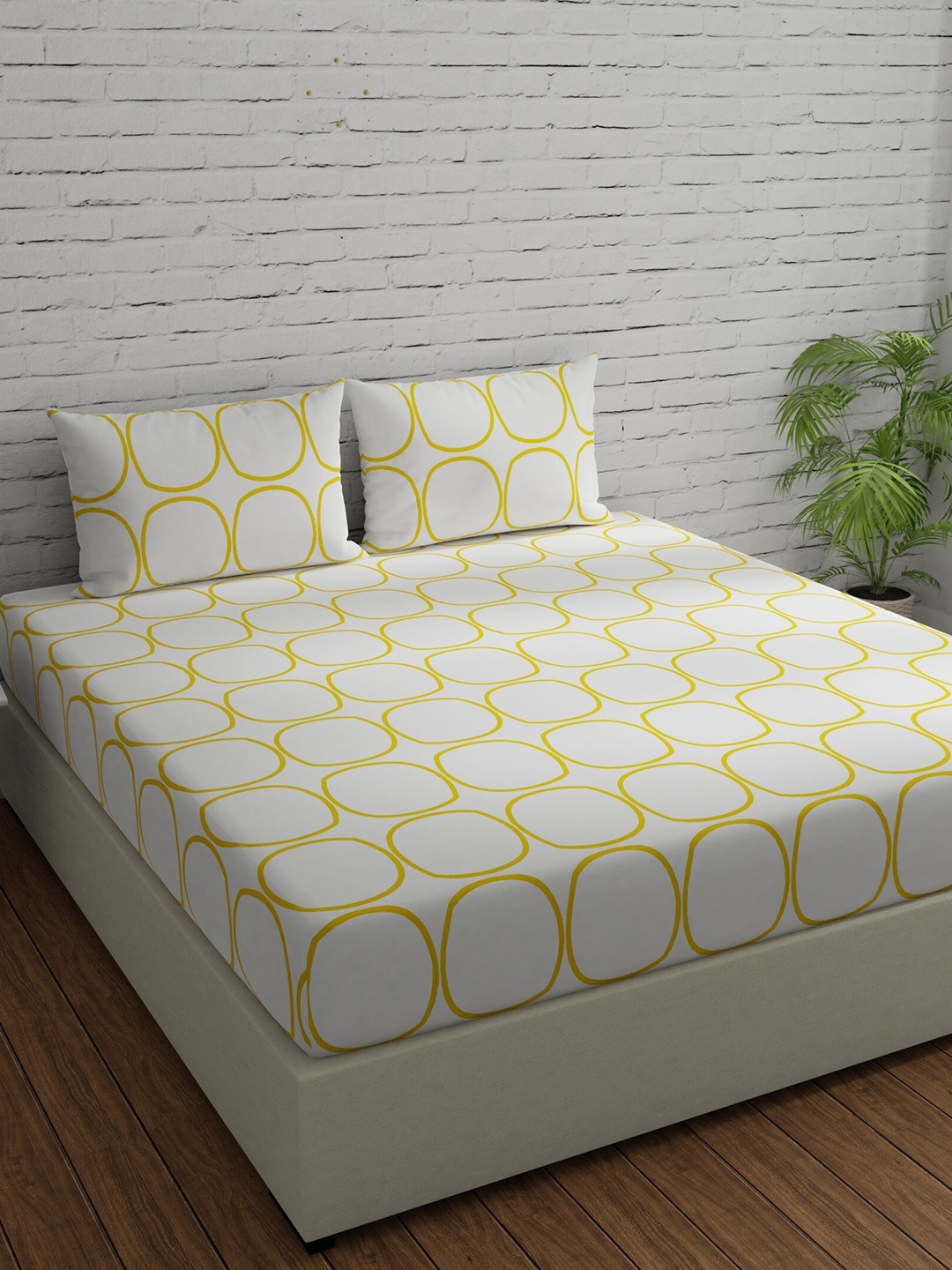 

Huesland White & Yellow Geometric 144 TC Cotton King Bedsheet With 2 Pillow Covers