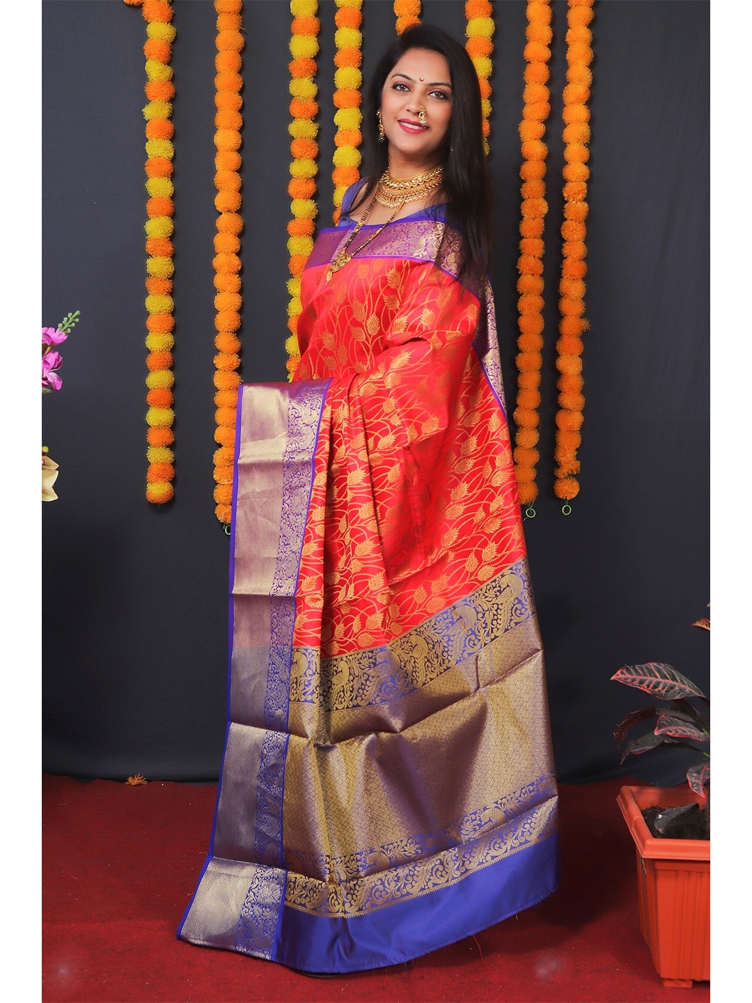 

AVANTIKA FASHION Ethnic Motif Pure Silk Kanjeevaram Zari Saree, Red