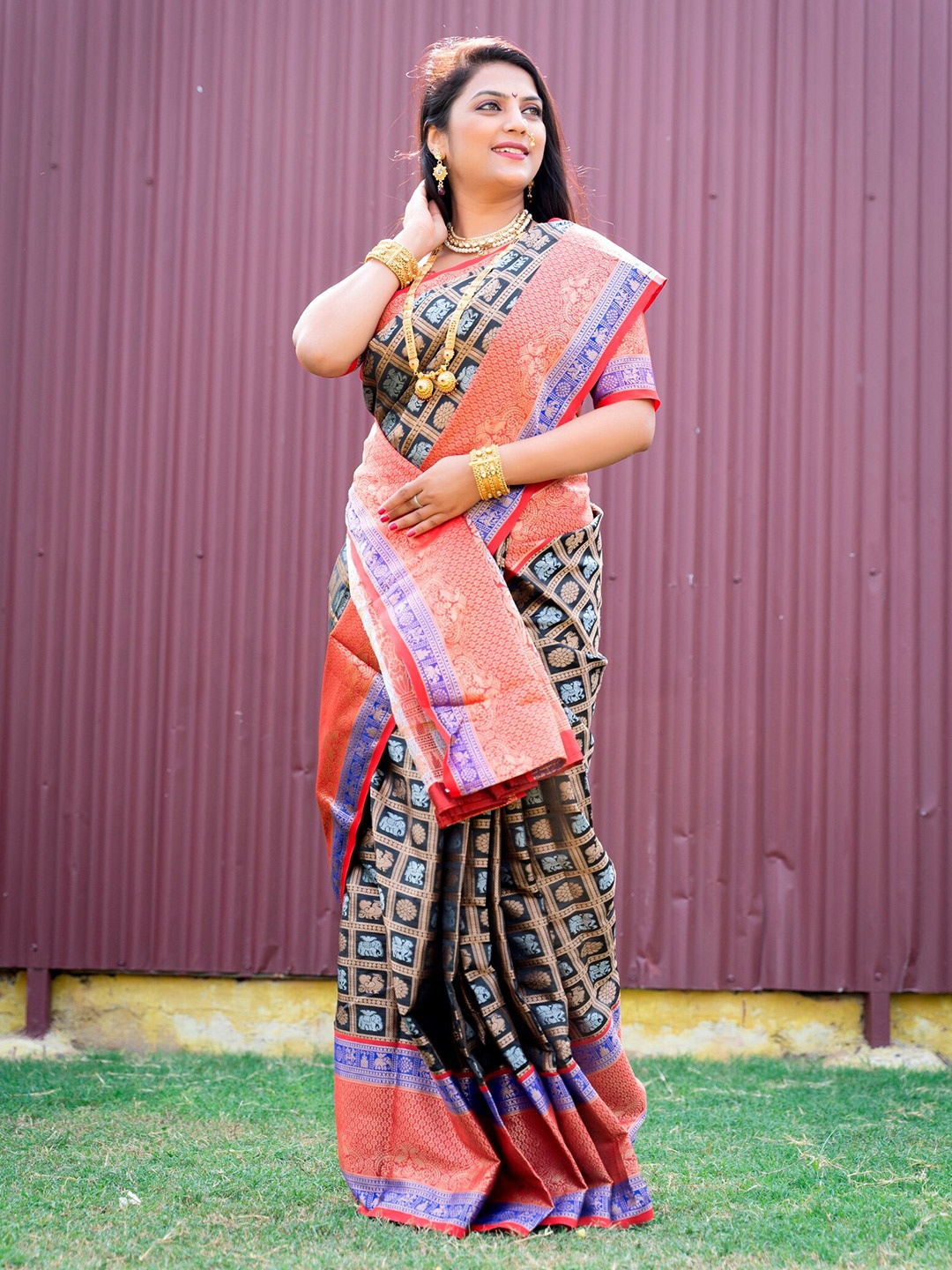 

AVANTIKA FASHION Ethnic Woven Design Zari Pure Silk Kanjeevaram Saree, Black