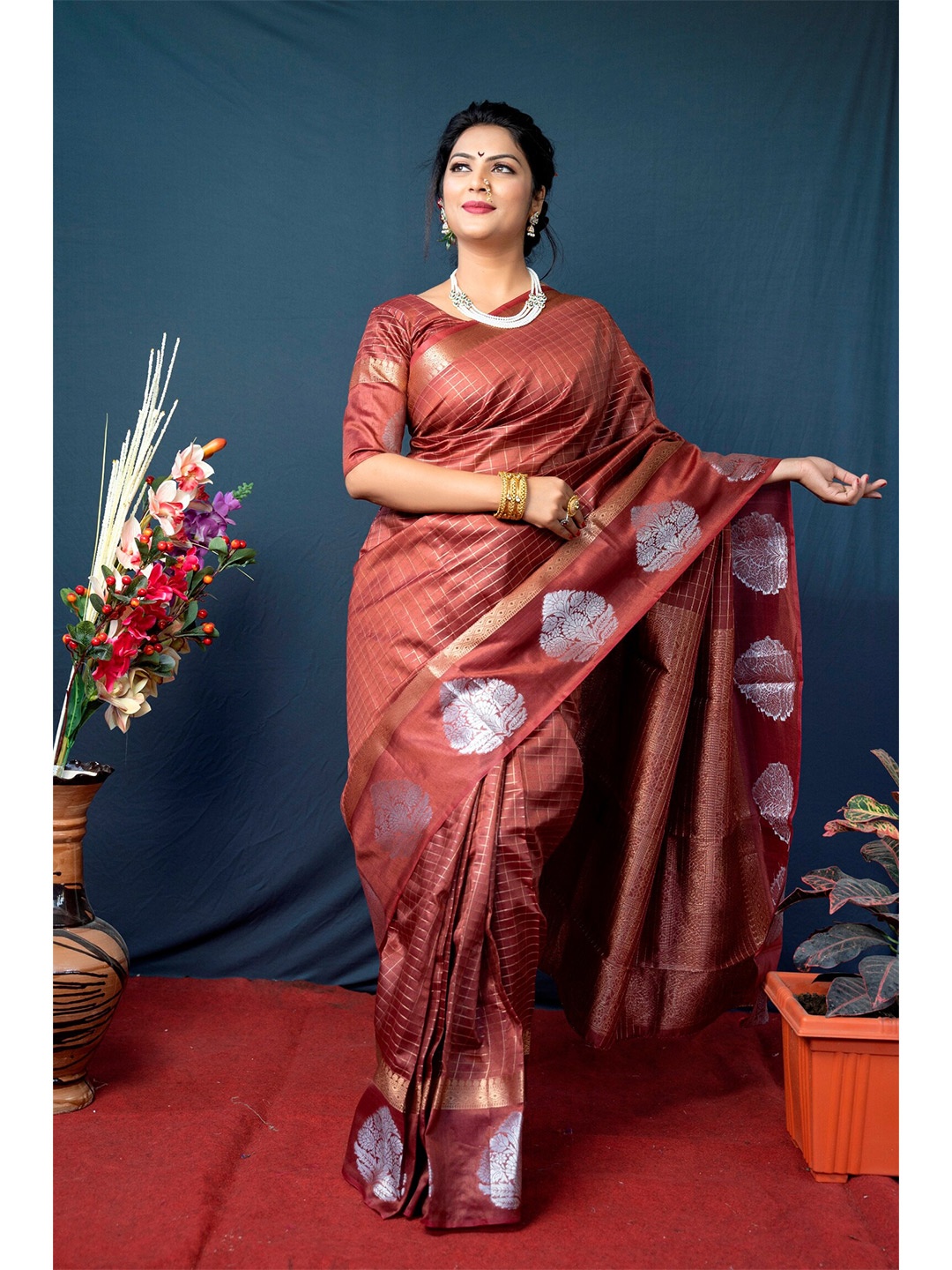 

AVANTIKA FASHION Checked Zari Kanjeevaram Saree, Maroon