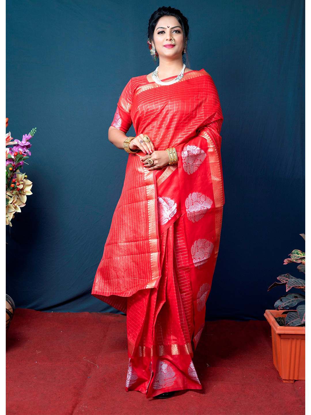 

AVANTIKA FASHION Checked Zari Kanjeevaram Saree, Red