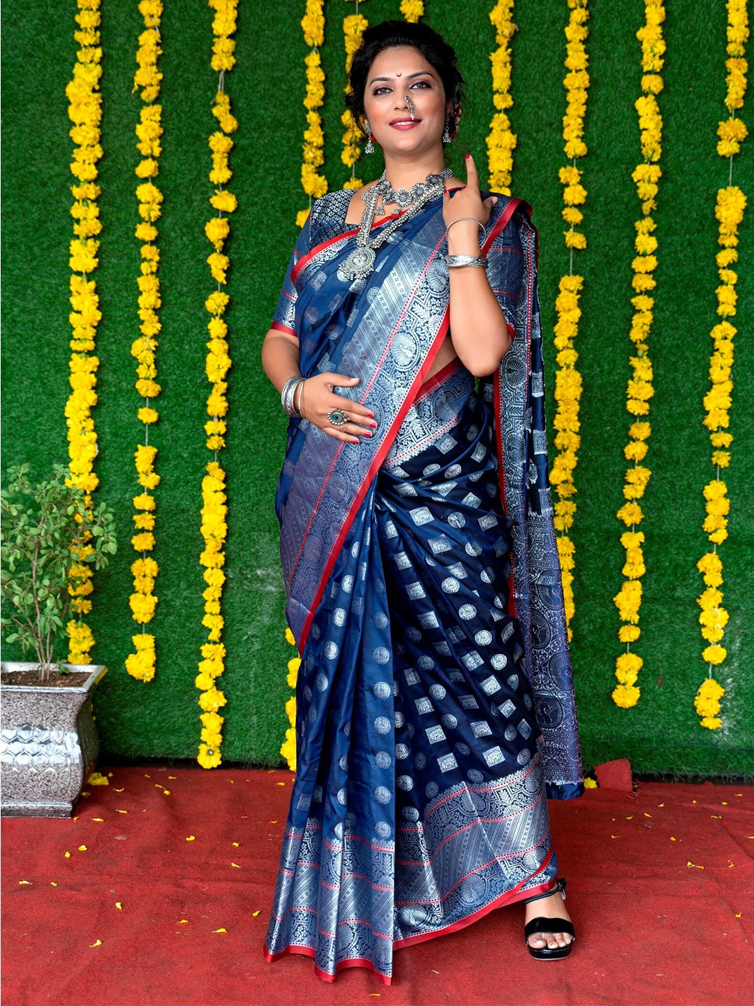 

AVANTIKA FASHION Ethnic Motif Pure Silk Kanjeevaram Zari Saree With Blouse Piece, Blue