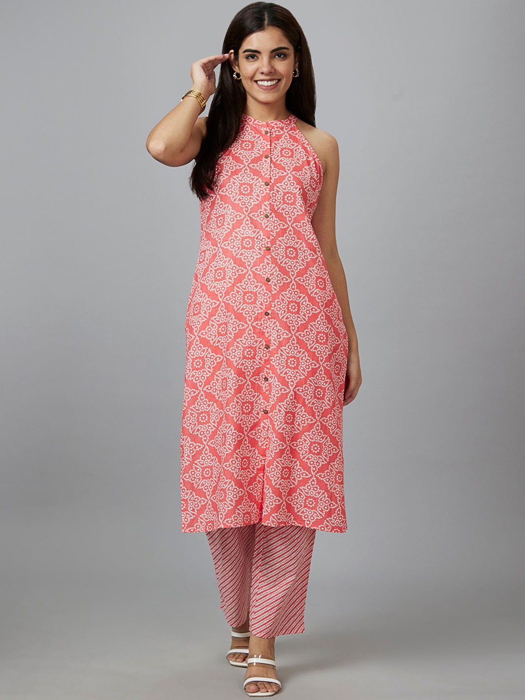 

Globus Peach & White Bandhani Printed Regular Pure Cotton Kurta With Trousers