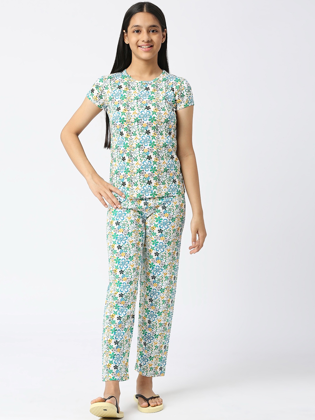 

SINI MINI Girls Floral Printed Pure Cotton Night Suit, White