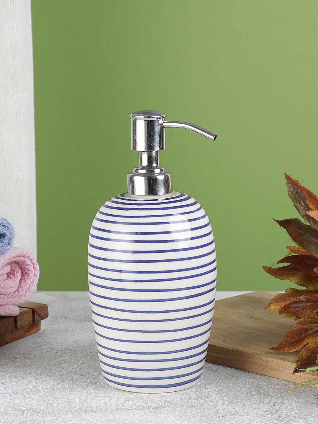 

VarEesha Parikrama White & Blue Striped Ceramic Round Shaped Soap Dispenser