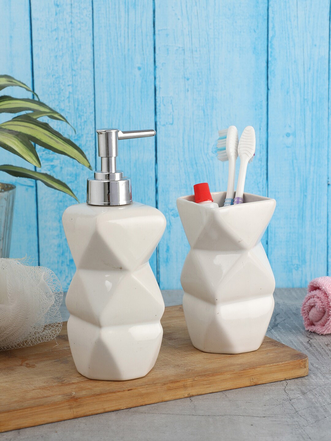 

VarEesha White 2 Pieces Textured Ceramic Bathroom Set