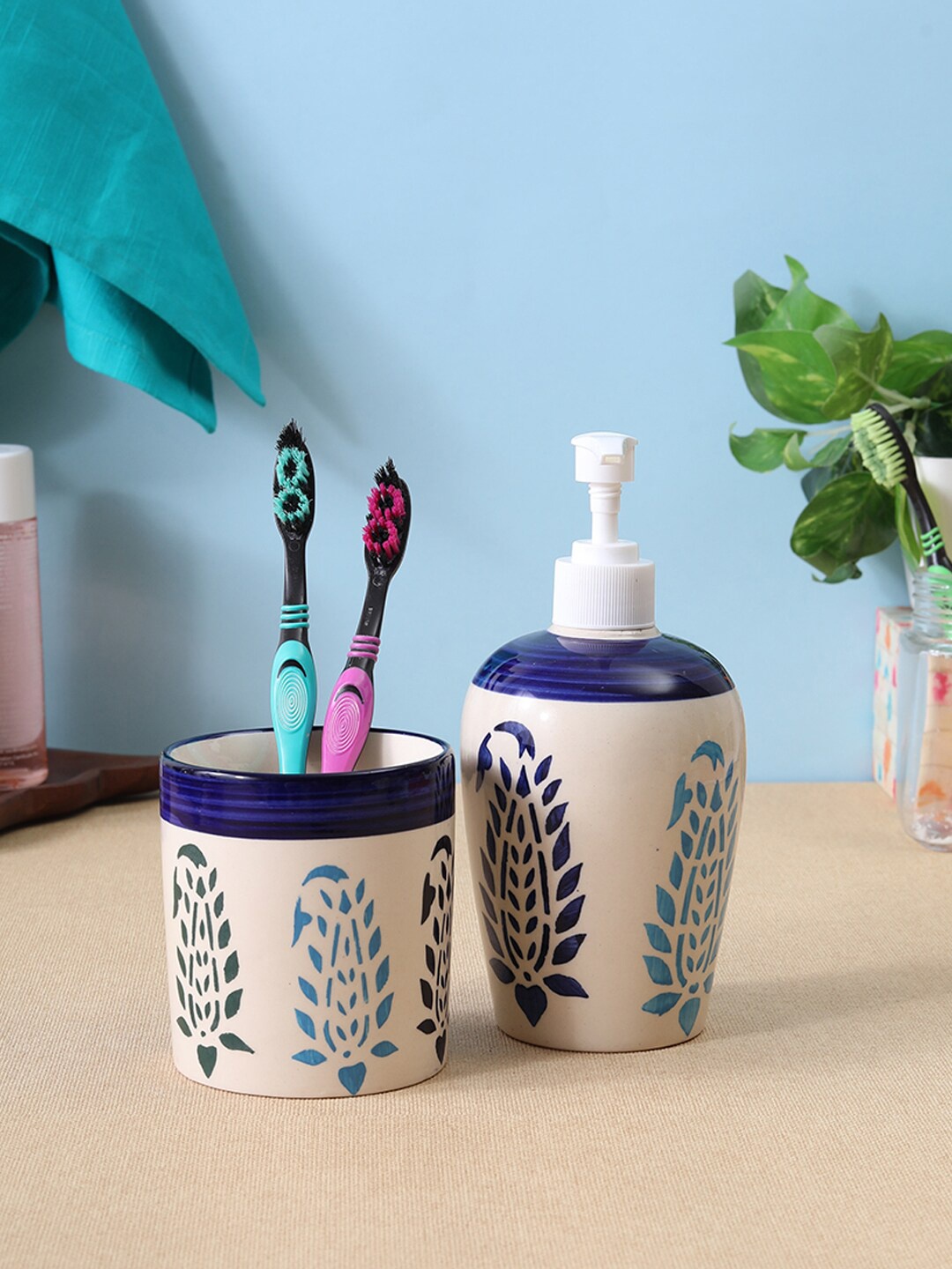 

VarEesha Off White & Blue 2 Pieces Printed Ceramic Bathroom Set