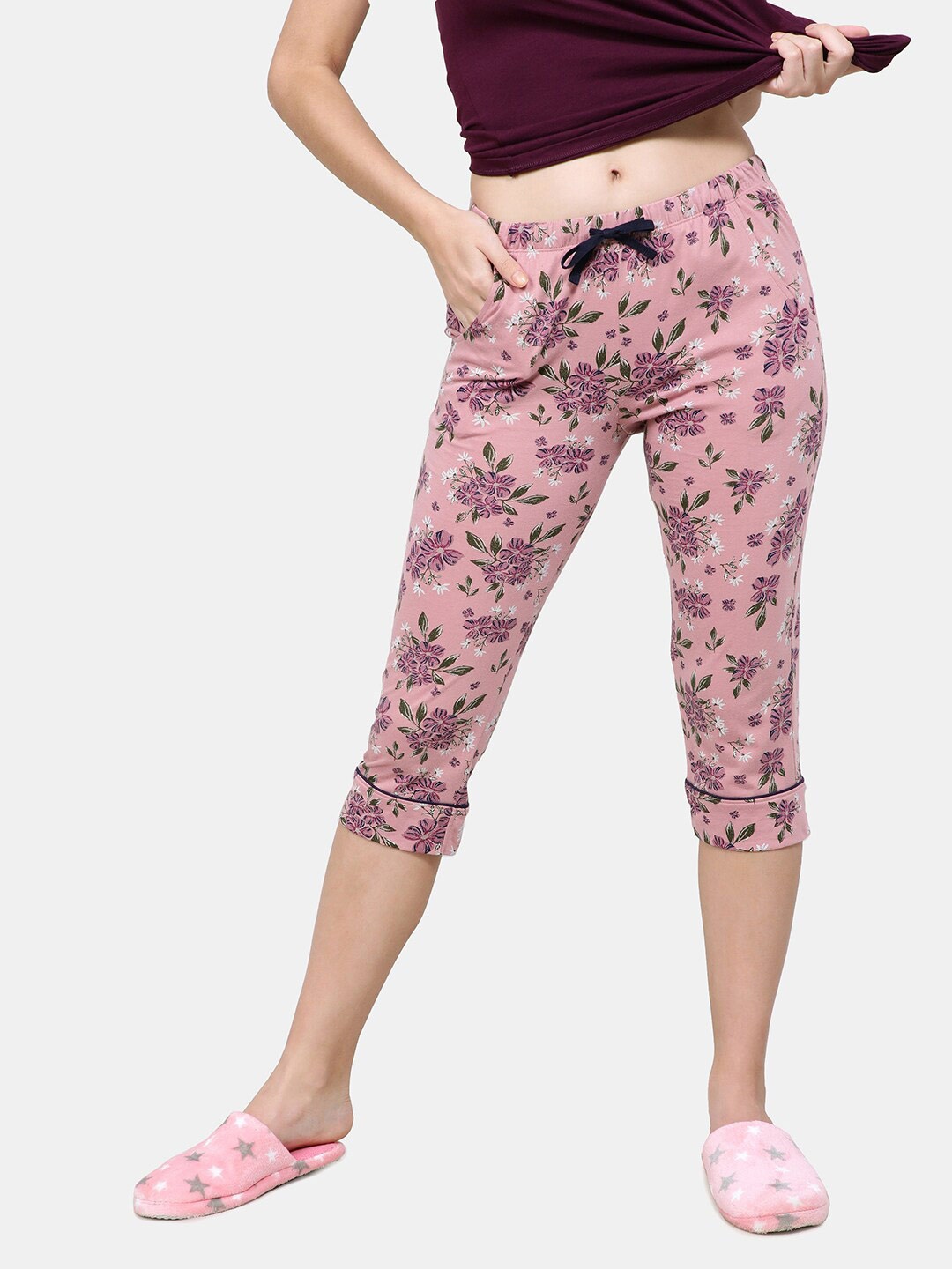 

Jockey Women Floral Printed Mid Rise Cotton Capris, Pink