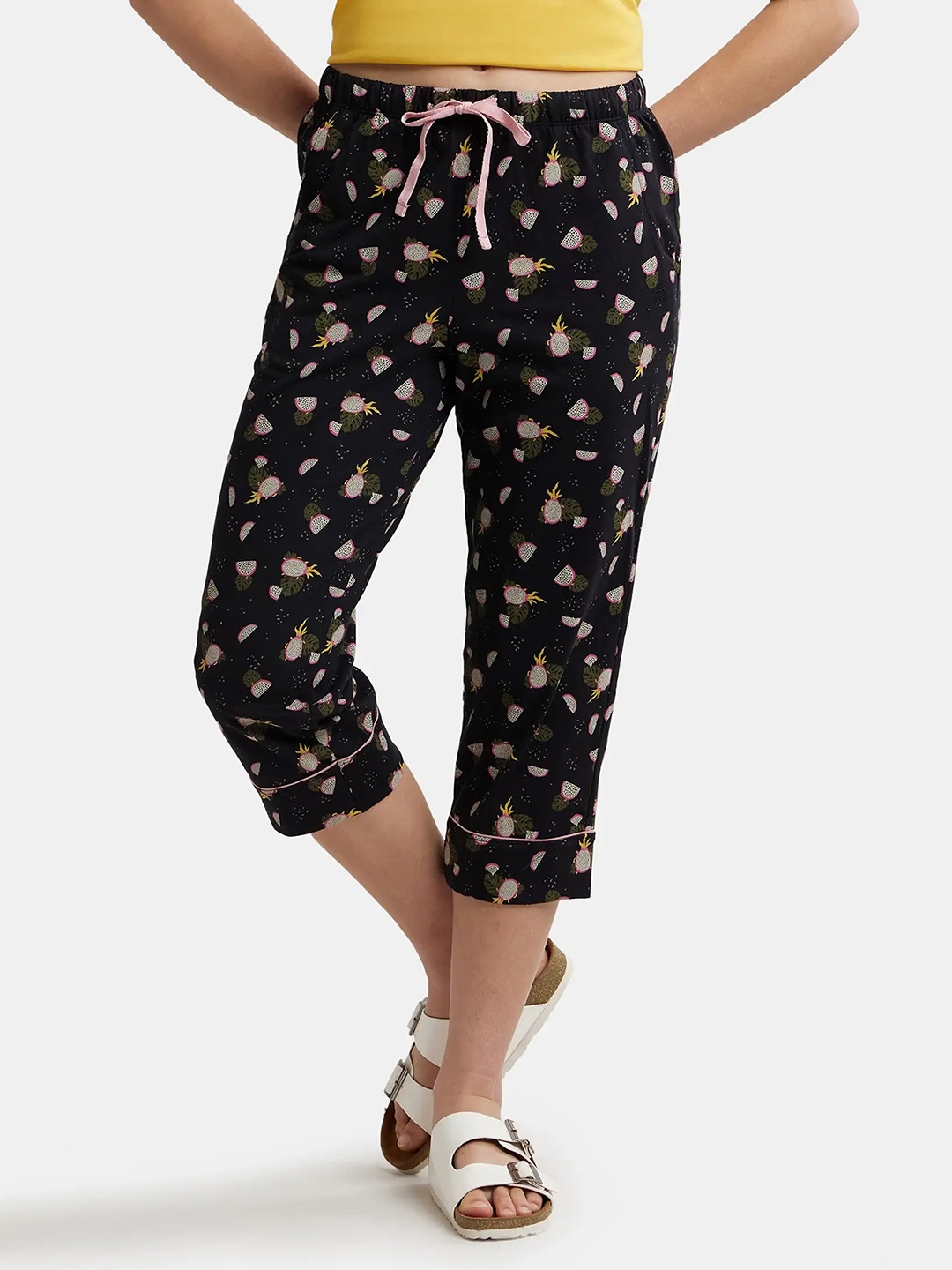 

Jockey Women Floral Printed Mid Rise Cotton Capris, Black
