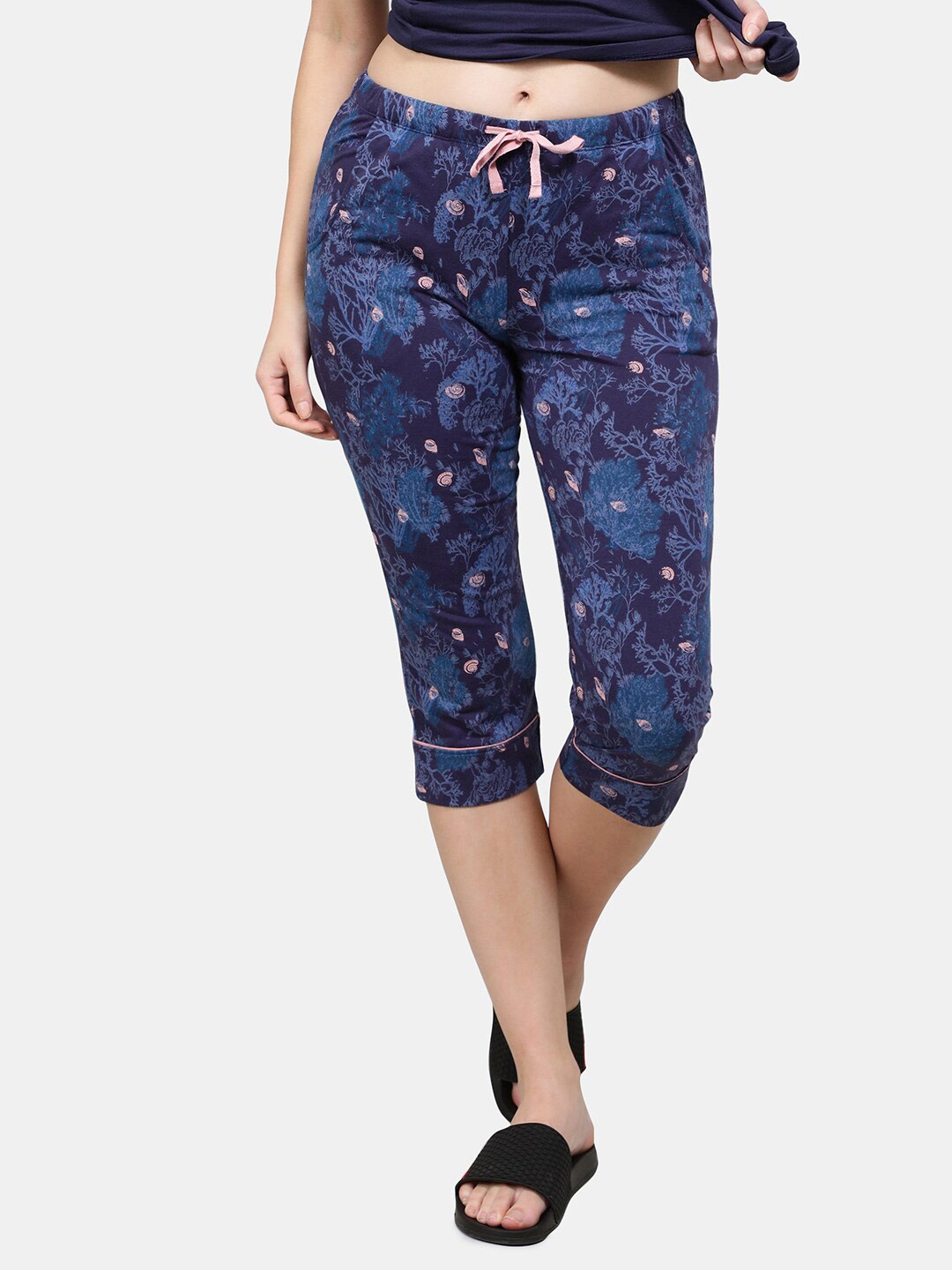 

Jockey Women Floral Printed Slim Fit Cotton Capris, Navy blue