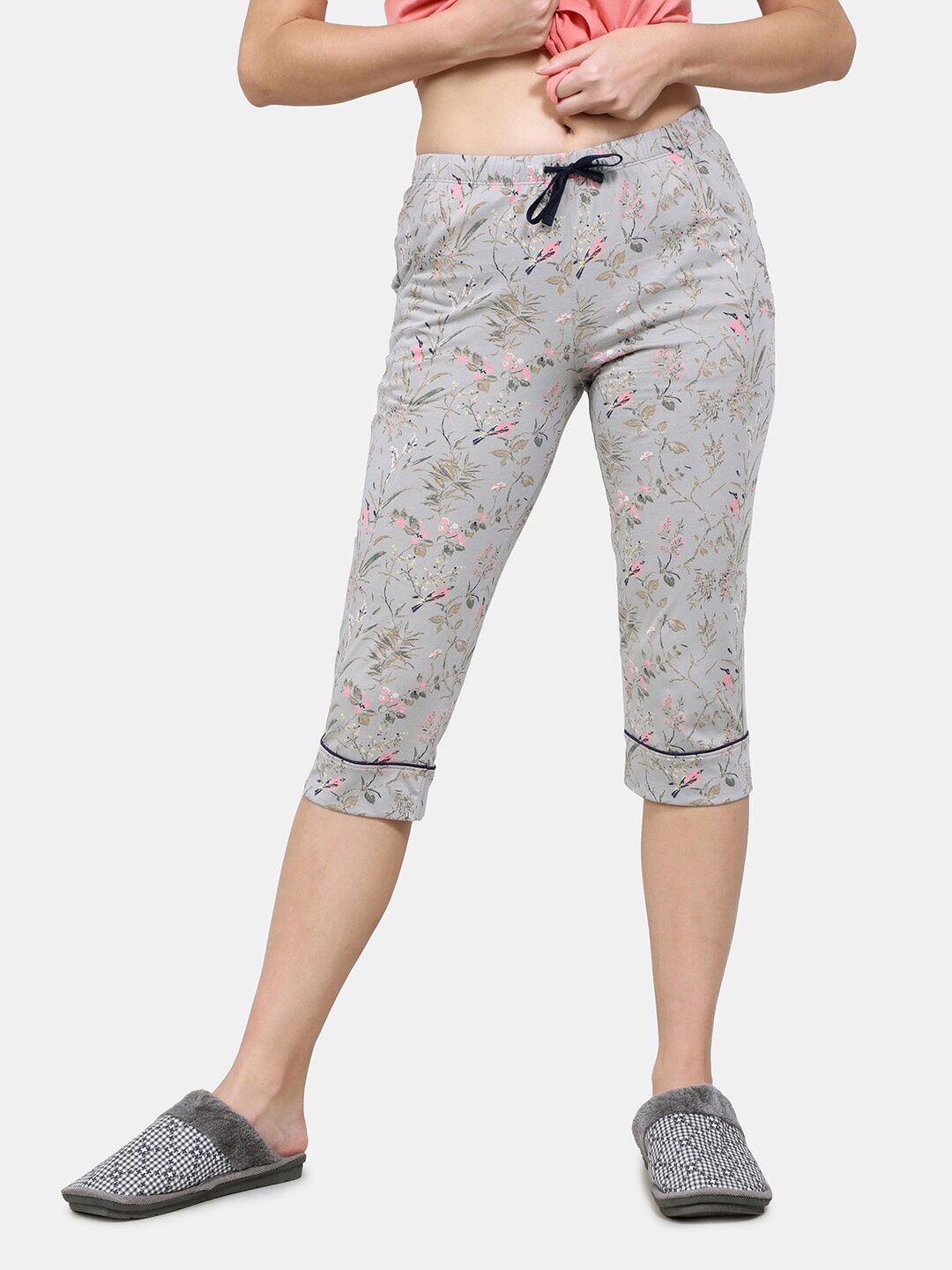 

Jockey Women Floral Printed Mid Rise Cotton Capris, Grey