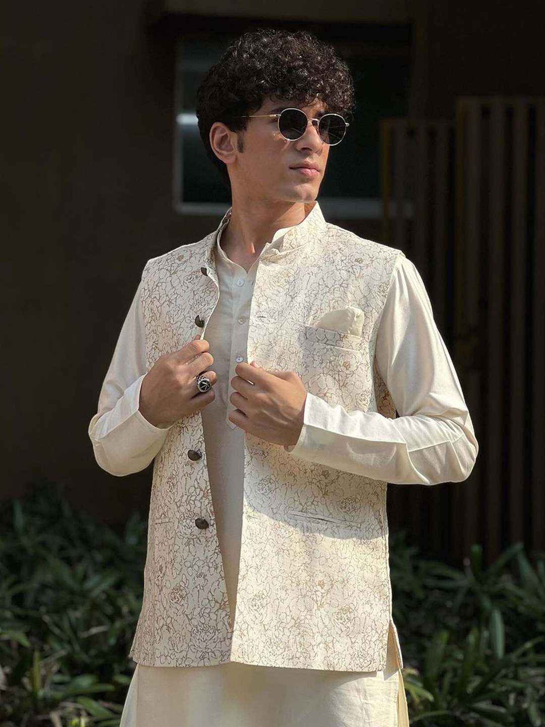 

KISAH Men Printed Zari Regular Fit Nehru Jacket, White