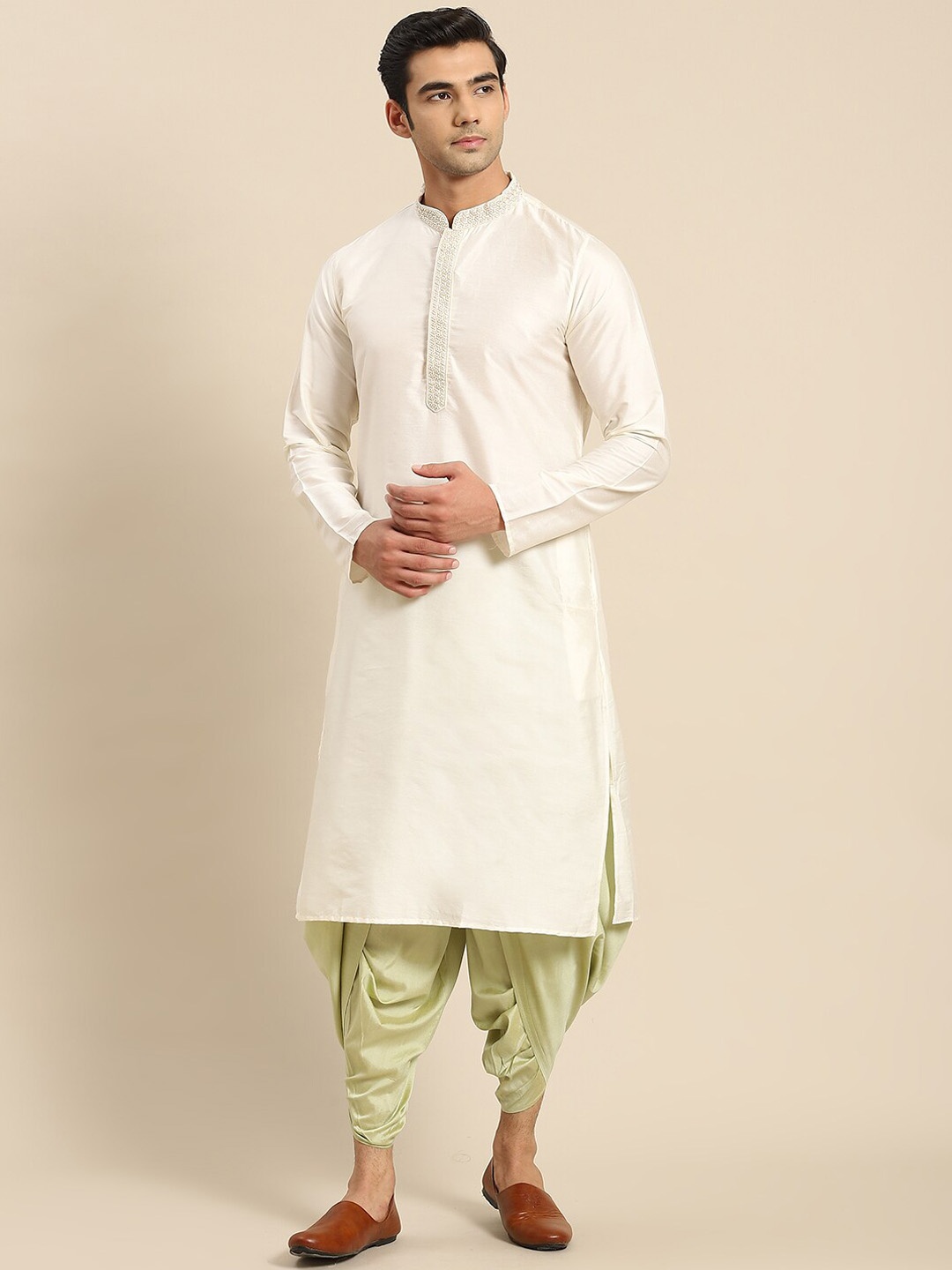 

KISAH Men Solid Regular Fit Thread Work Kurta, Off white