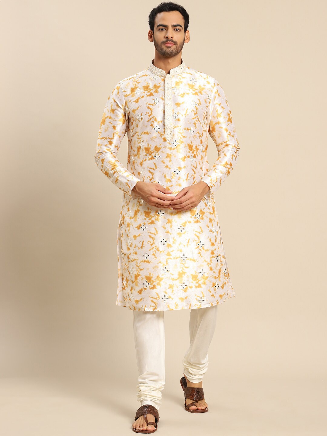 

KISAH Abstract Printed Mandarin Collar Mirror Work Kurta, White