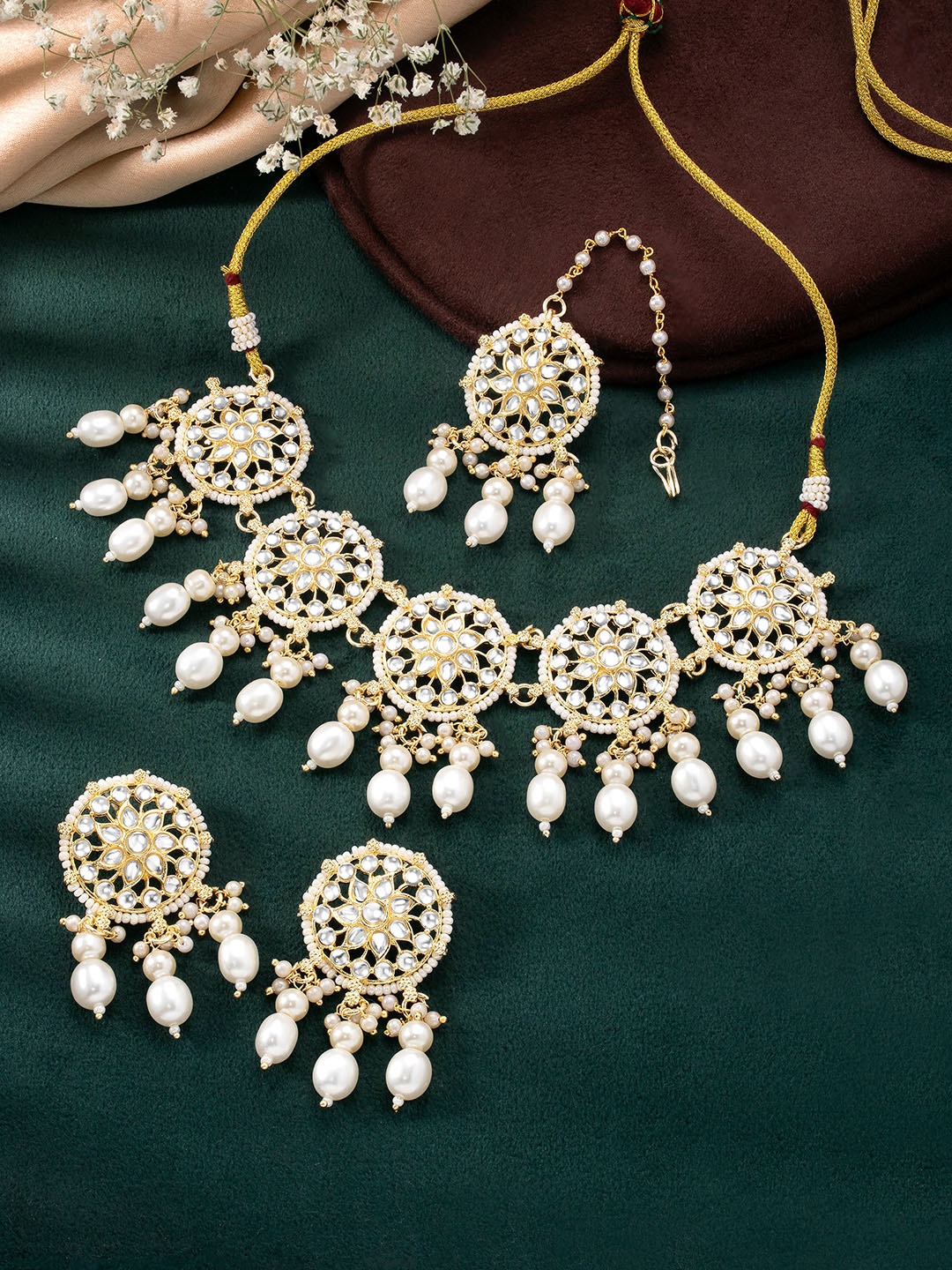 

Peora Gold-Plated Kundan Choker Necklace Jewellery Set, White
