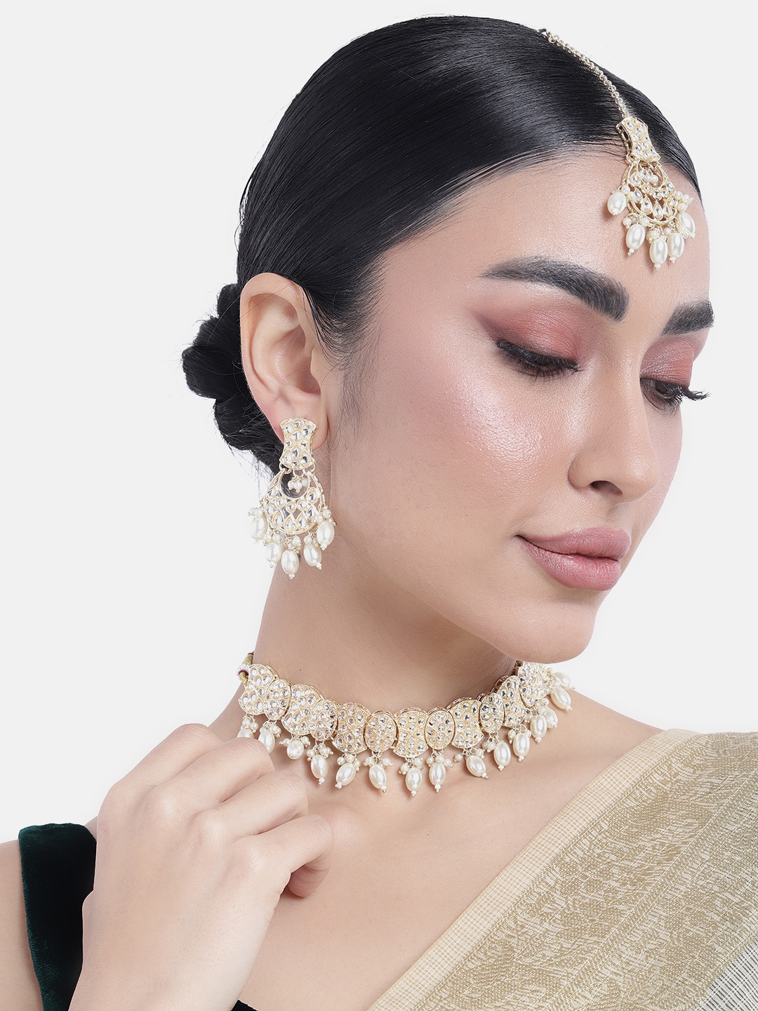 

Peora Gold-Plated Kundan Choker Necklace Jewellery Set, White