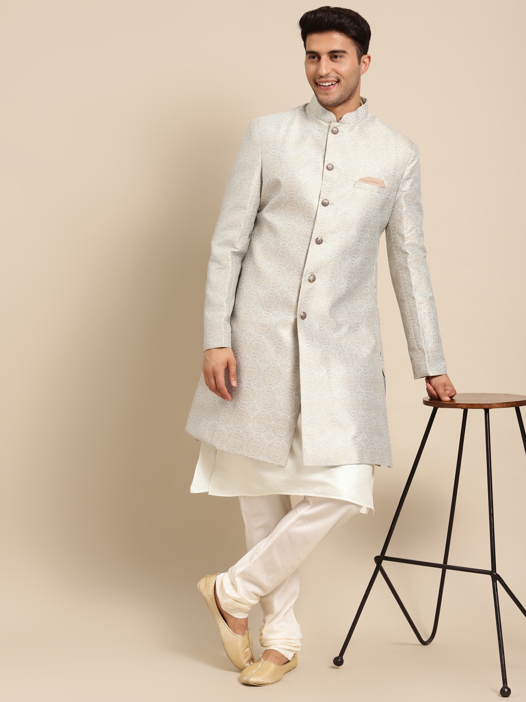 

KISAH Men Ethnic Motif Woven Design Indowestern Sherwani Set, Cream