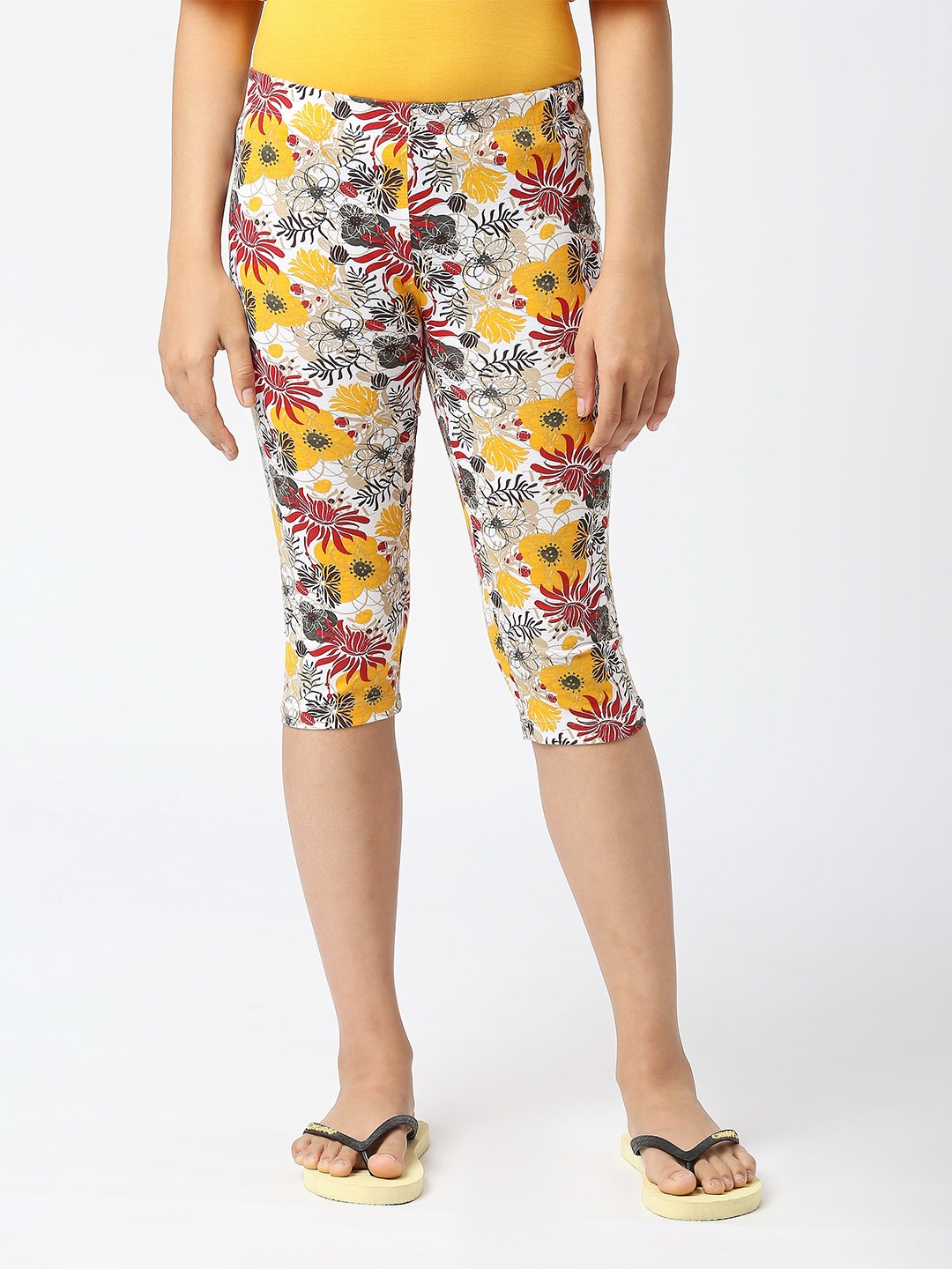 

SINI MINI Girls Floral Printed Mid Rise Pure Cotton Capris, Yellow