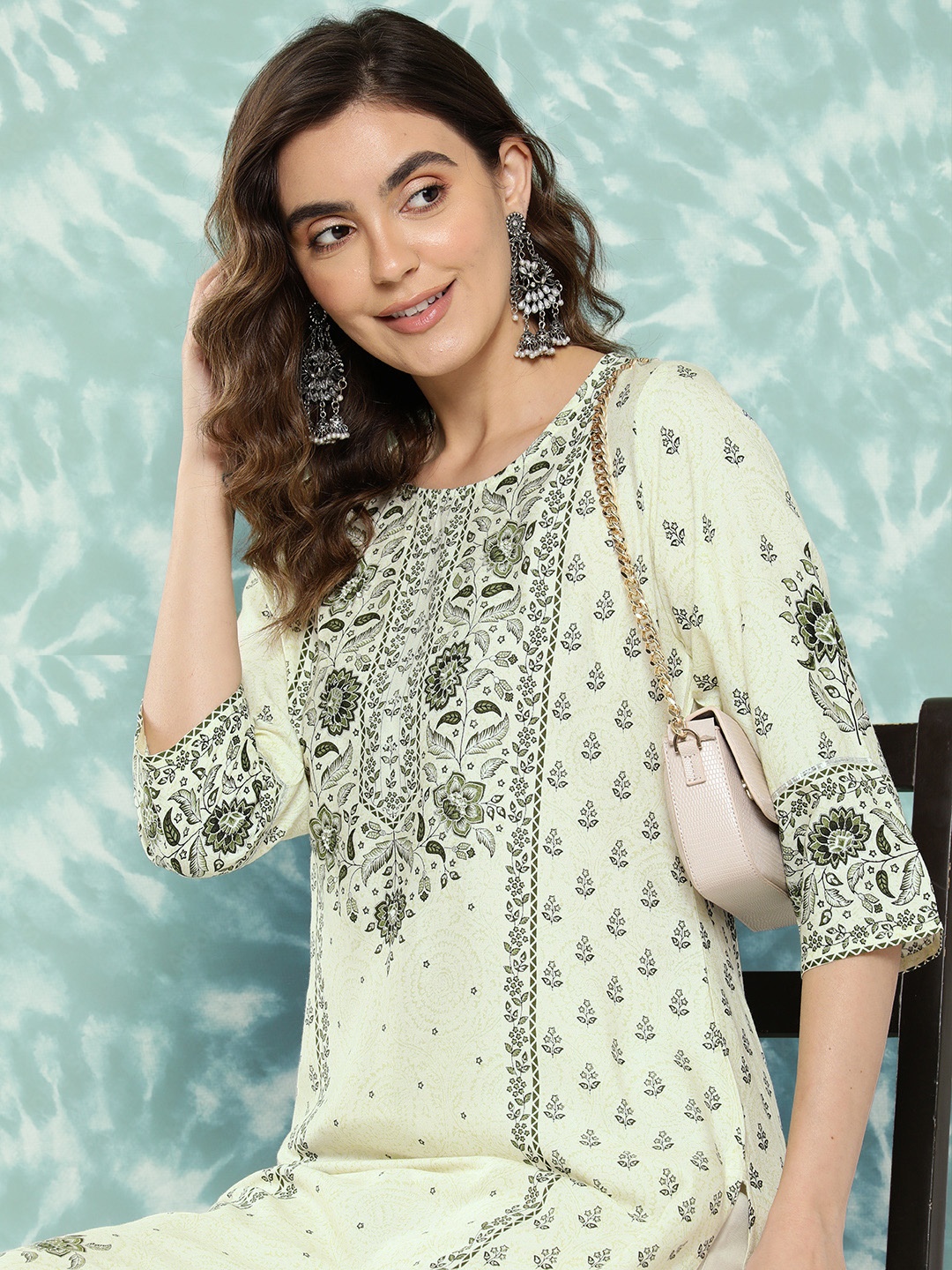 

Juniper Women Green & Black Floral Embellished Sequinned Floral Kurta