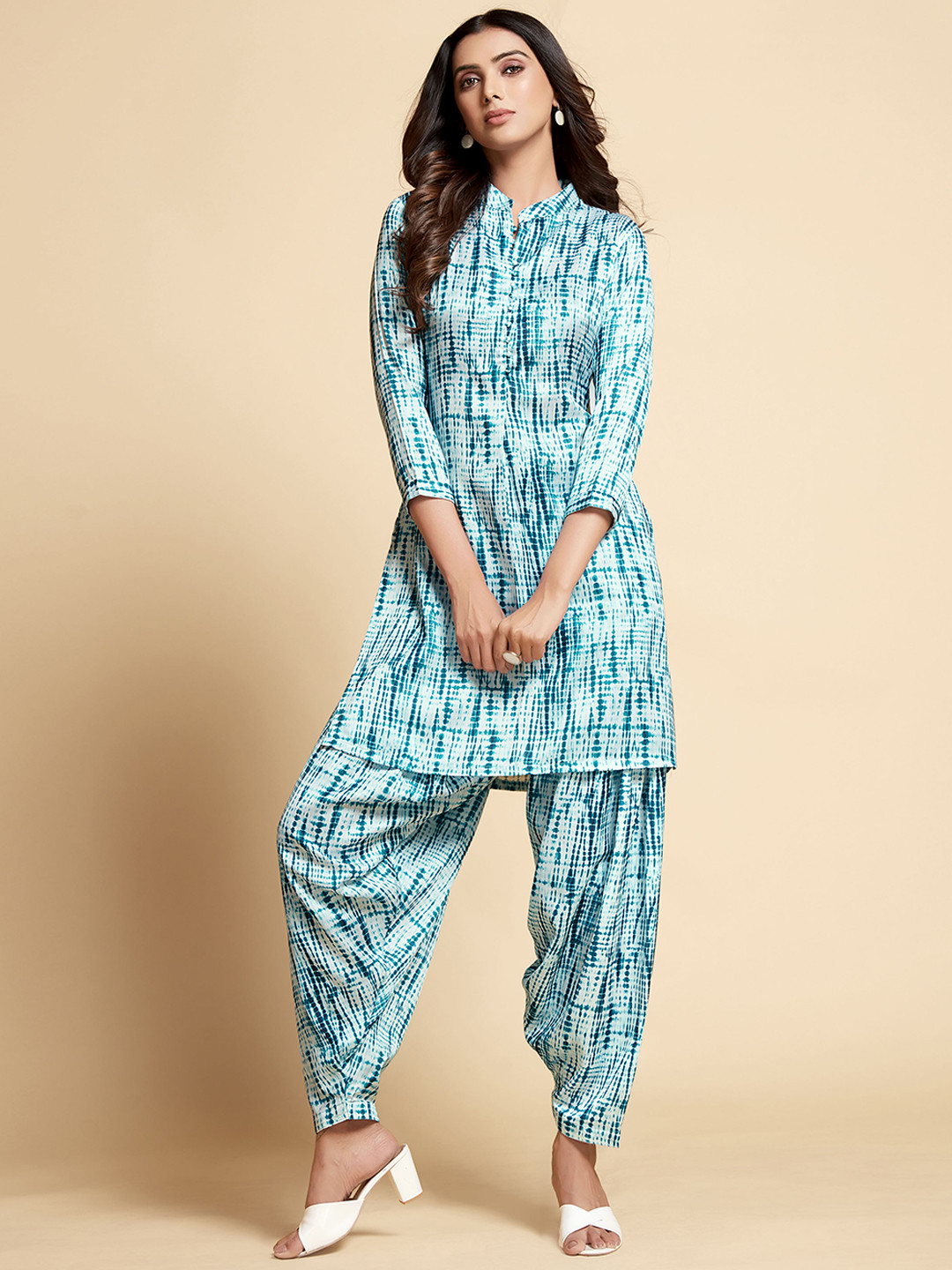 

Sangria Teal & White Mandarin Collar Tie & Dye Straight Kurta With Dhoti Pant