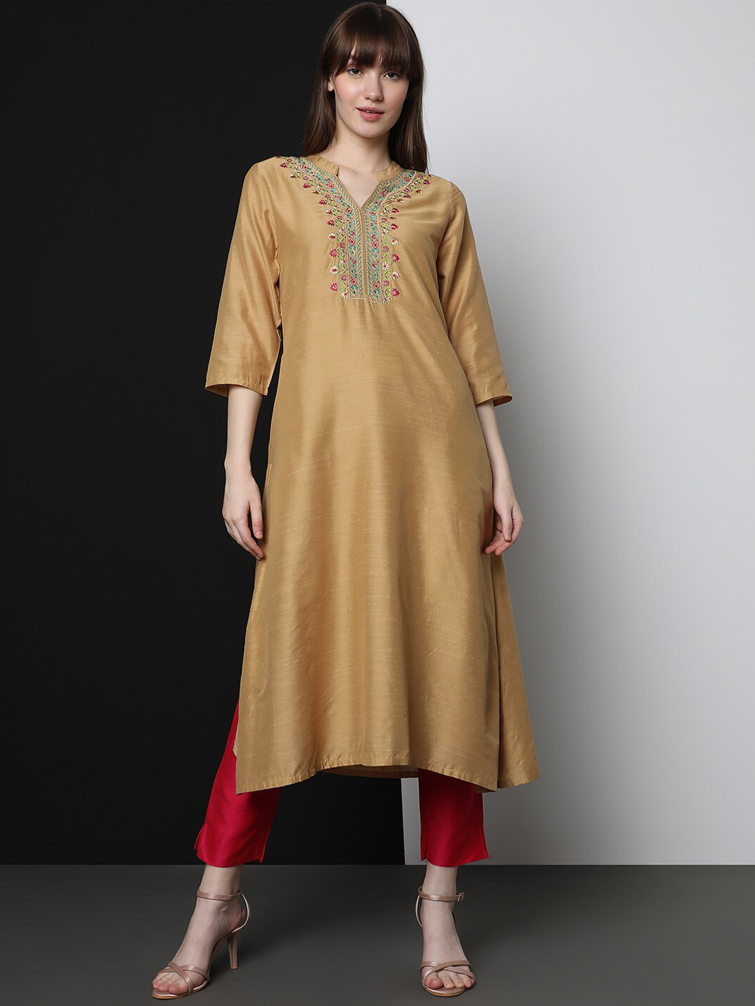 

Indifusion Floral Yoke Design Thread Work Kurta, Mustard