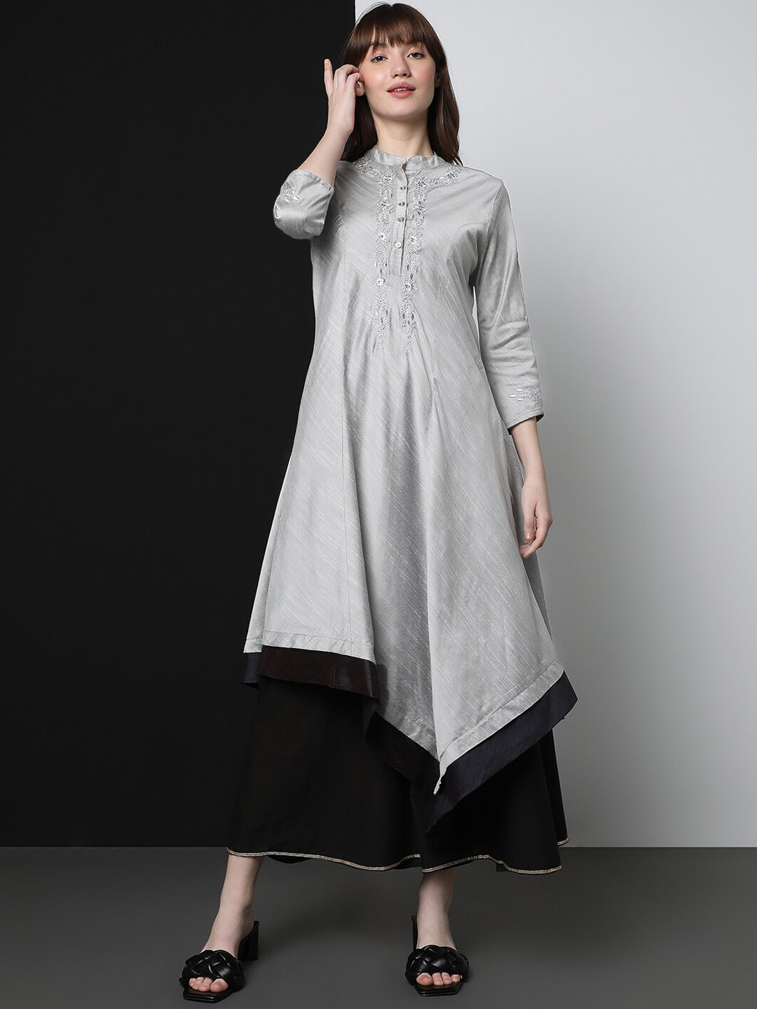 

Indifusion Floral Yoke Design A-Line Assymetrical Kurta, Grey