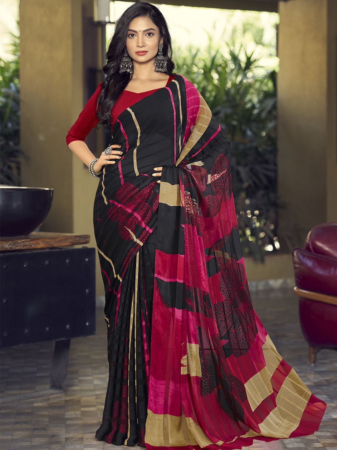 

Mitera Abstract Poly Chiffon Saree With Blouse Piece, Black