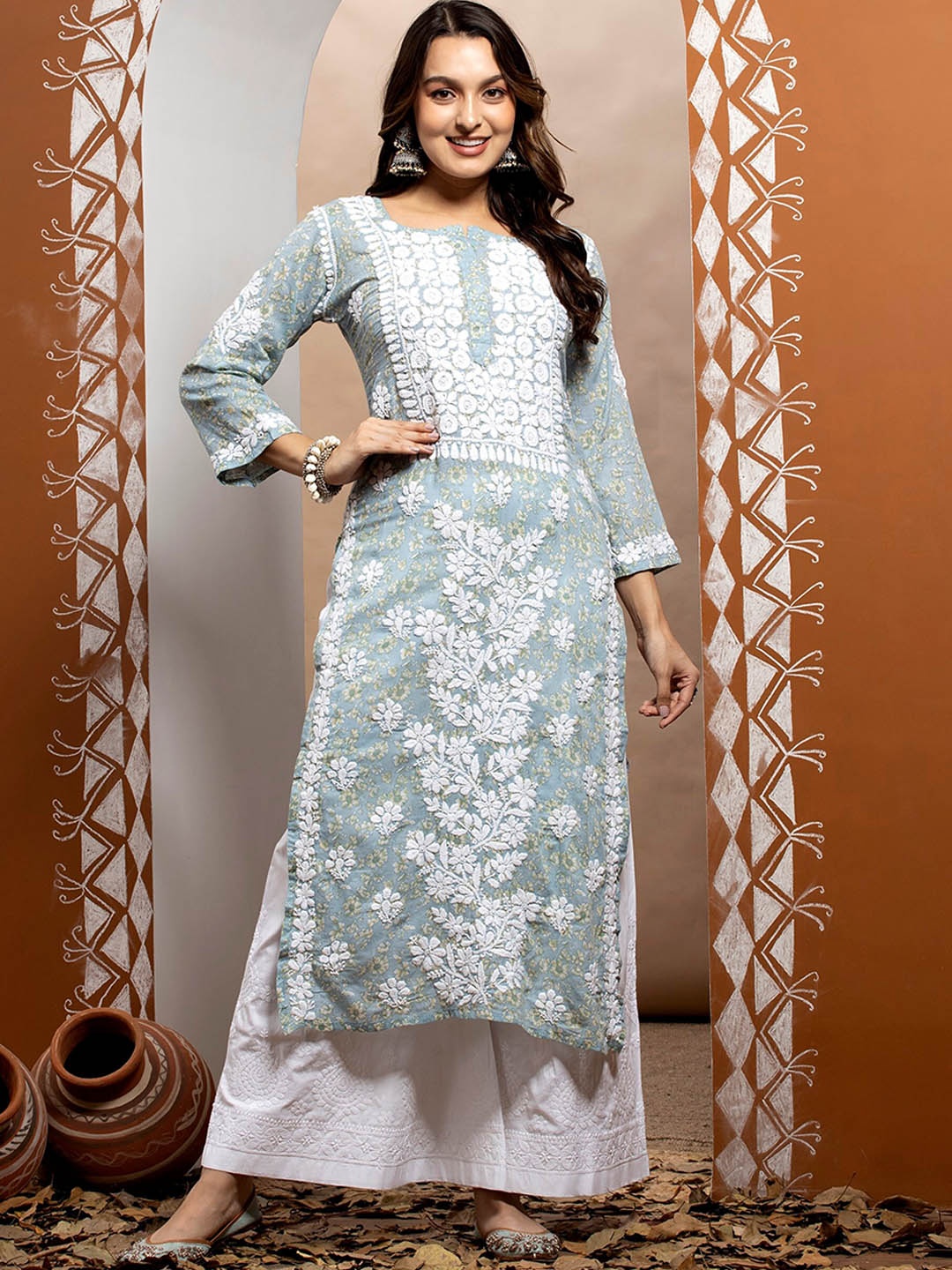 

PARAMOUNT CHIKAN Women Blue Floral Embroidered Chikankari Cotton kurta
