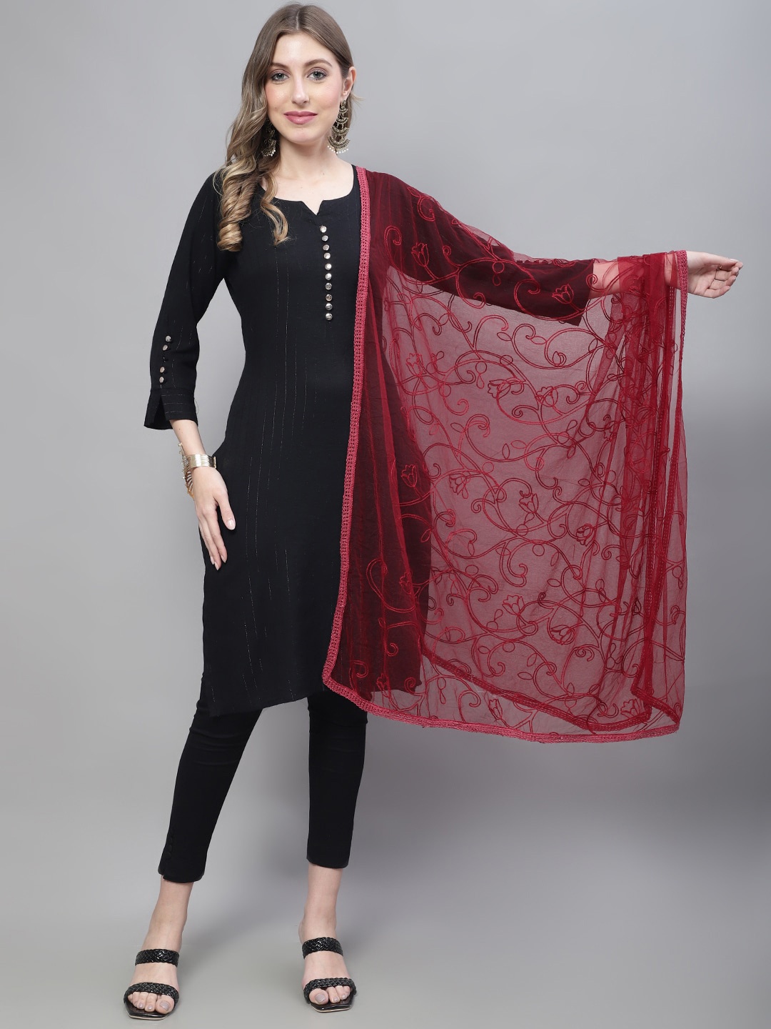 

LOOM LEGACY Floral Embroidred Dupatta, Maroon