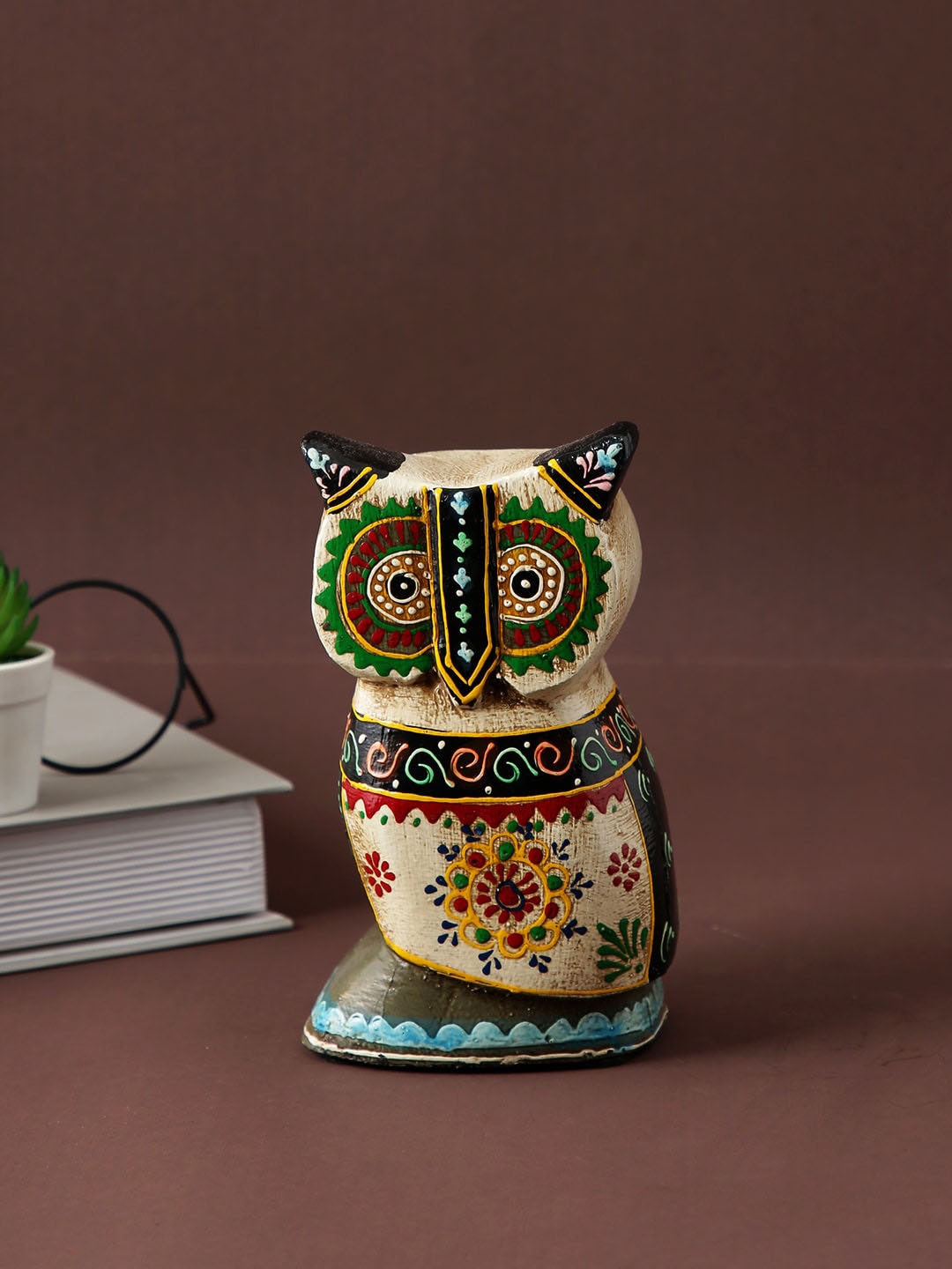 

Aapno Rajasthan Brown & White Printed Wooden Owl Showpiece