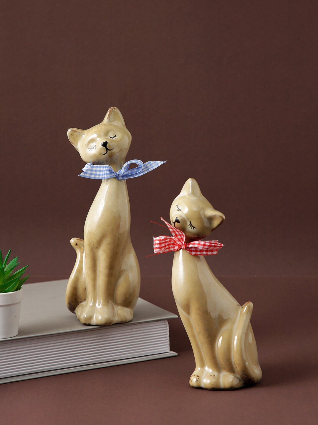 

TAYHAA Beige & Red 2 Pieces Lovely Cats Ceramic Showpiece
