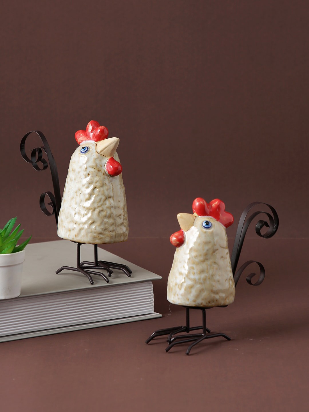 

TAYHAA Beige & Red 2 Pieces Textured Ceramic Hen Rooster Pair Showpieces