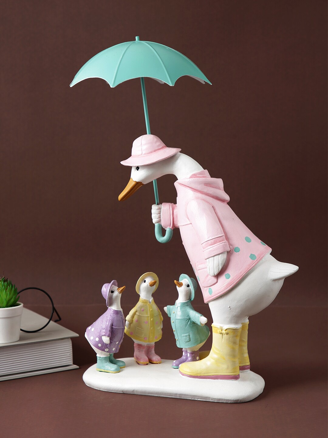 

TAYHAA Pink & White Textured Umbrella Duck Family Showpiece