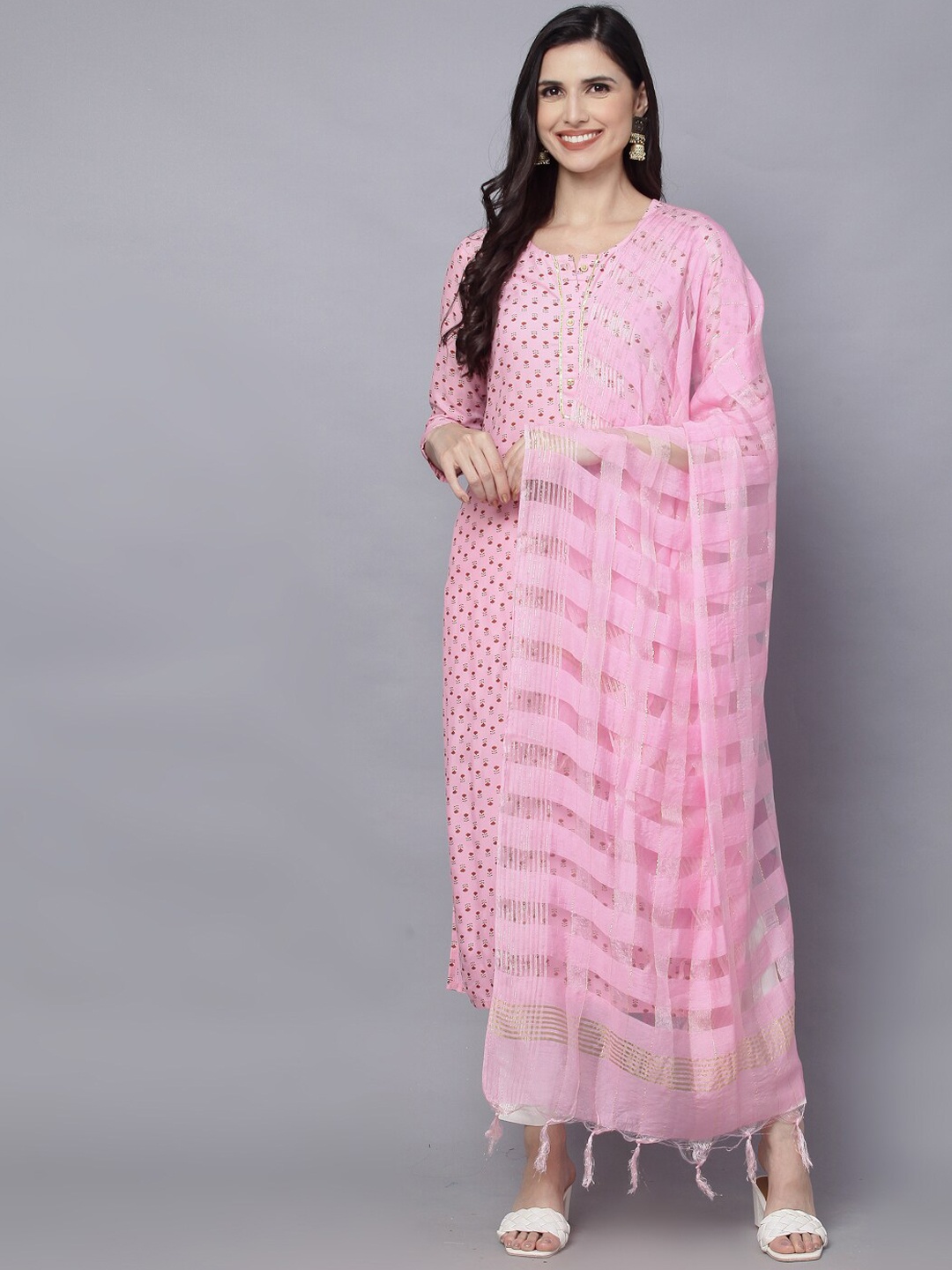 

MALHAAR Floral Printed Gotta Patti Kurta with Trousers & With Dupatta, Pink