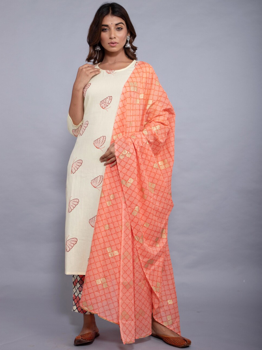 

MALHAAR Ethnic Motifs Printed Sequined Kurta with Trousers & Dupatta, Off white