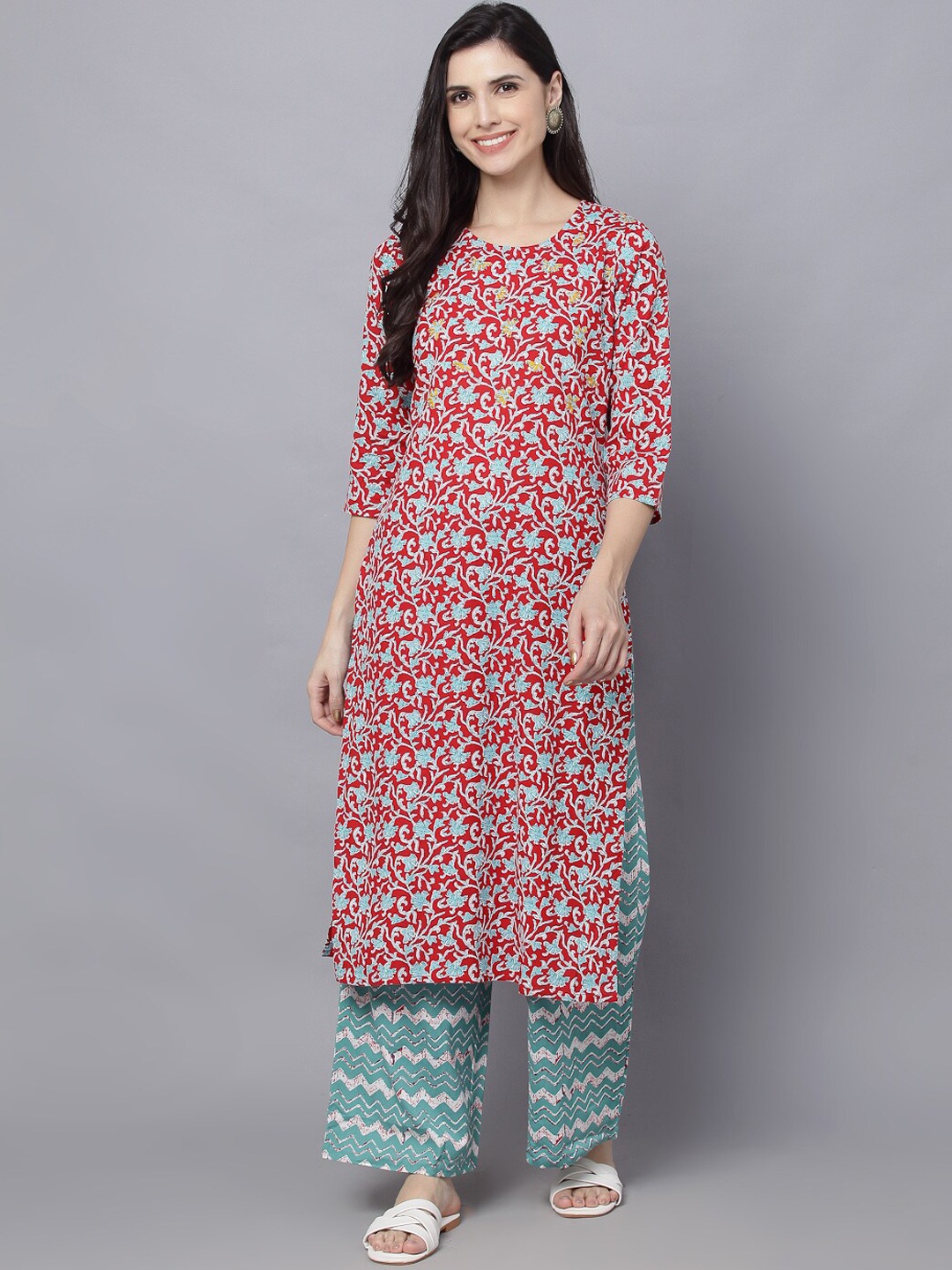 

MALHAAR Floral Printed Thread Work Kurta with Palazzos, Maroon