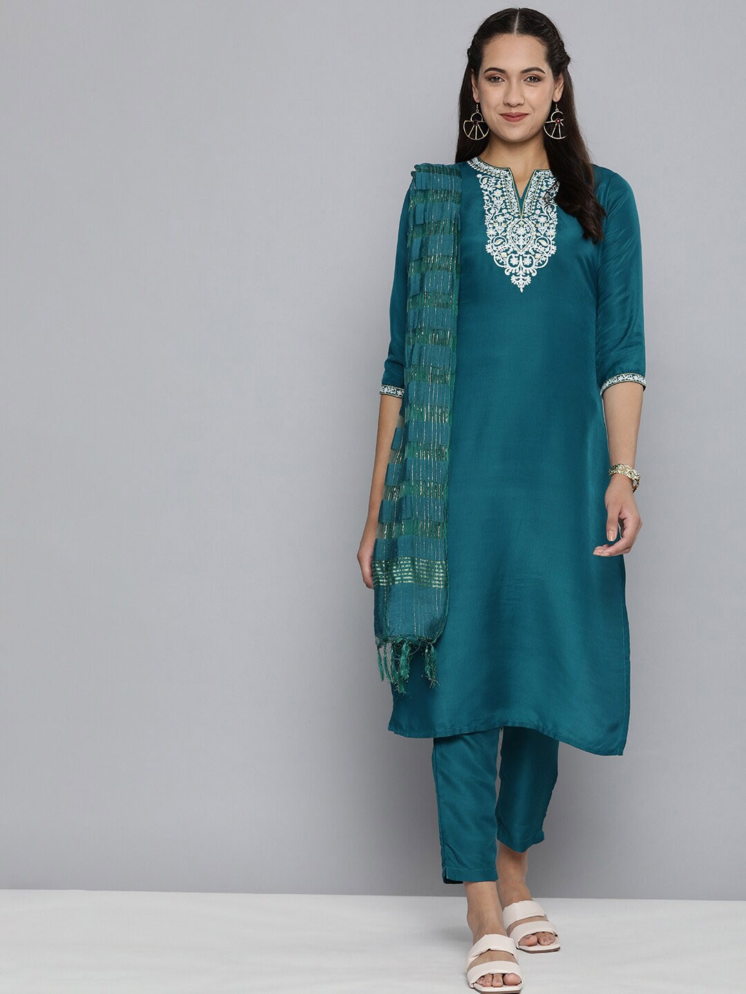 

MALHAAR Ethnic Motifs Embroidered Thread Work Kurta with Trousers & With Dupatta, Teal