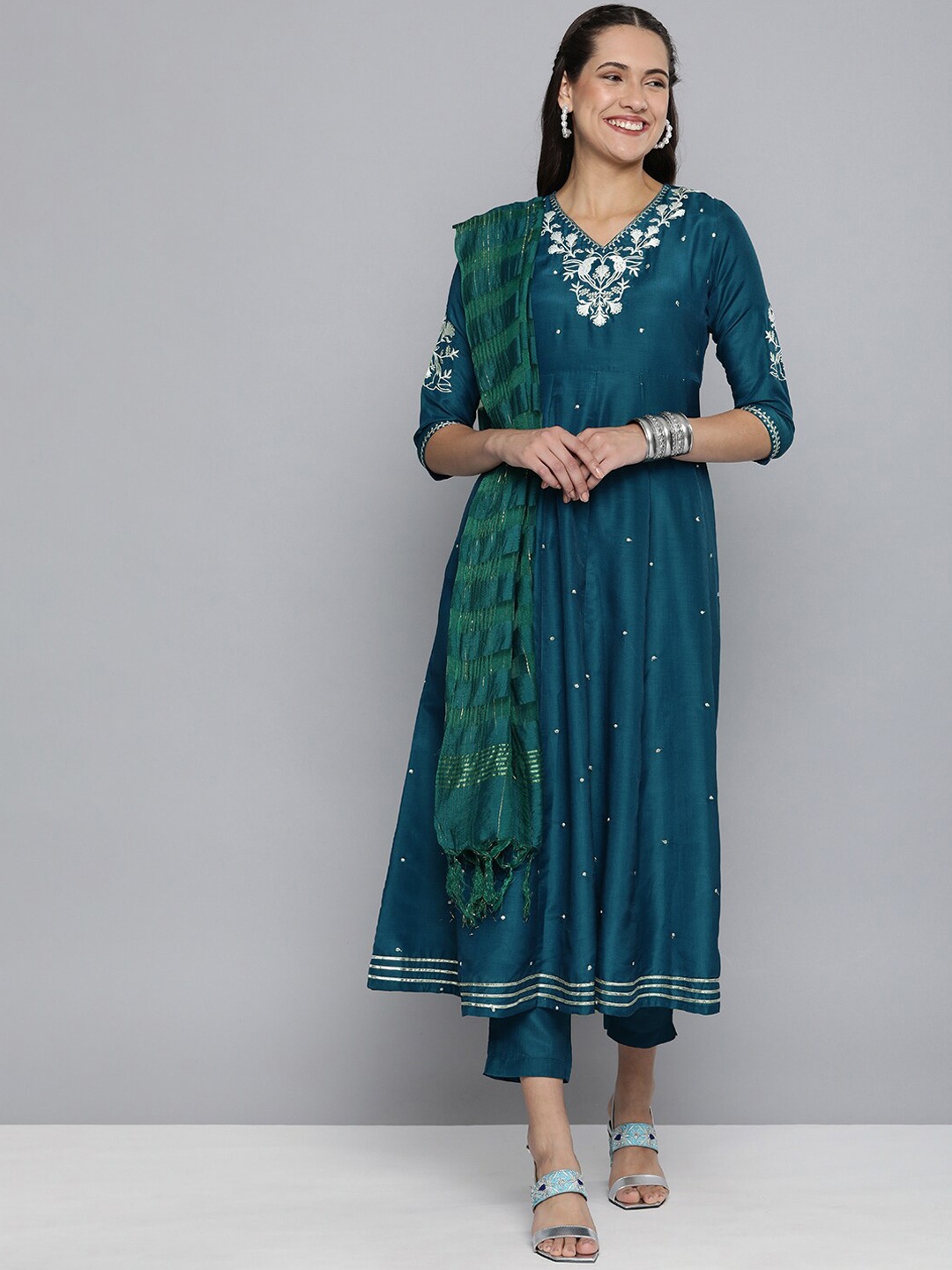 

MALHAAR Ethnic Motifs Embroidered Regular Kurta With Trousers & Dupatta, Teal