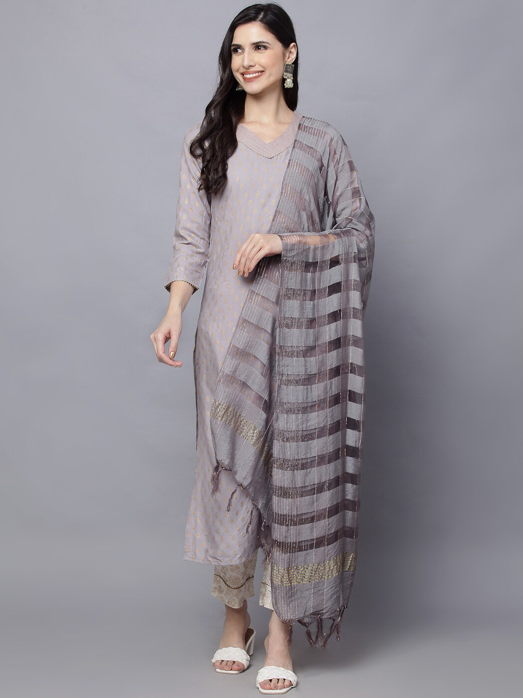 

MALHAAR Ethnic Motifs Printed Gotta Patti Kurta with Trousers & With Dupatta, Grey