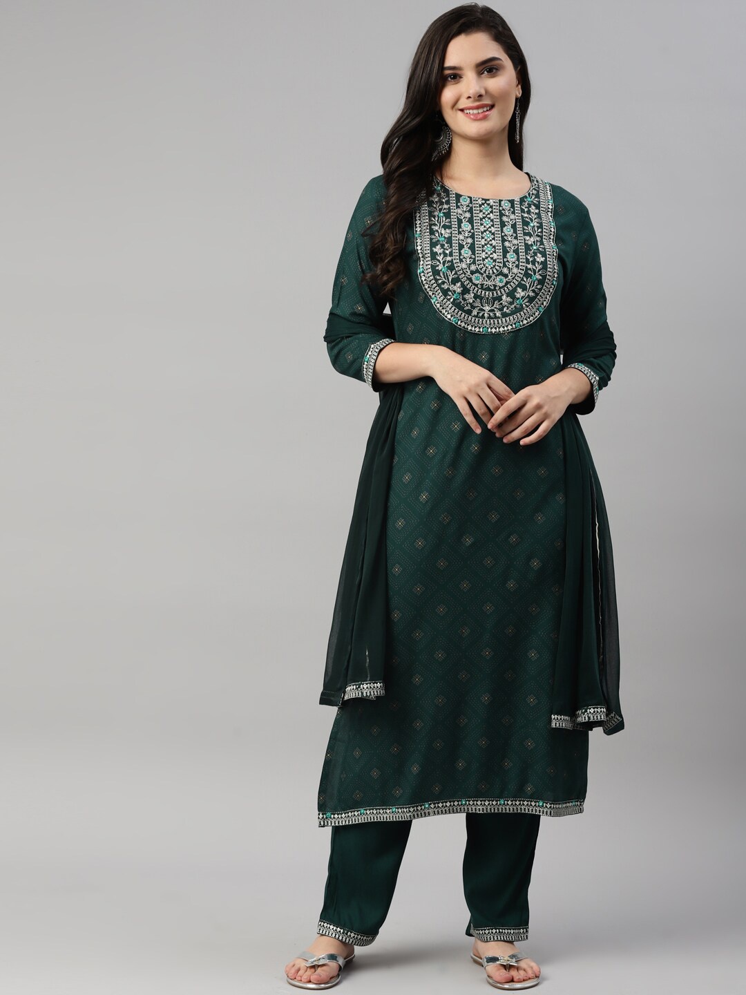 

MALHAAR Floral Embroidered Regular Thread Work Kurta With Trousers & Dupatta, Green